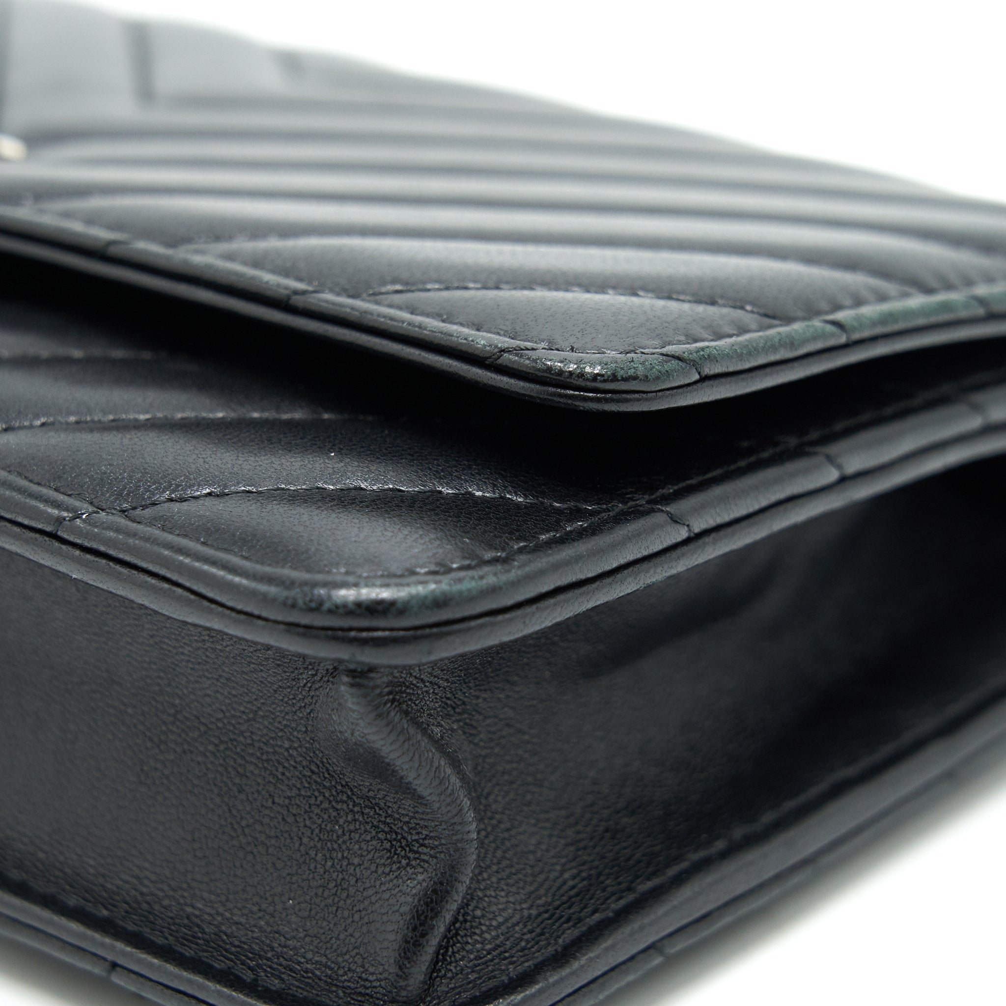 CHANEL CHEVRON WALLET ON CHAIN LAMBSKIN BLACK WITH GHW