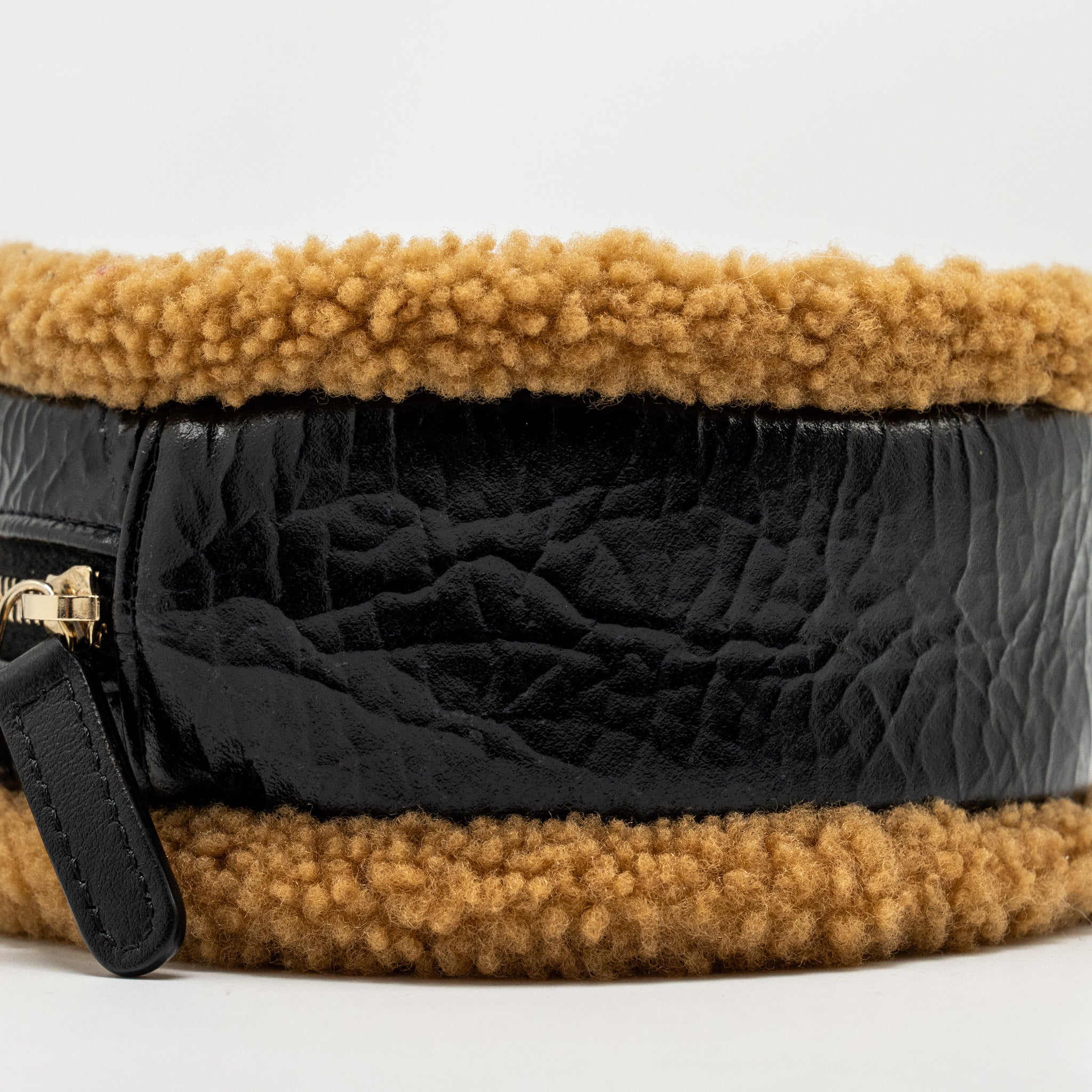 CHANEL SHEARLING CC ROUND CLUTCH WITH CHAIN SHINY CRUMPLED SHEEPSKIN BLACK/LIGHT BROWN LGHW