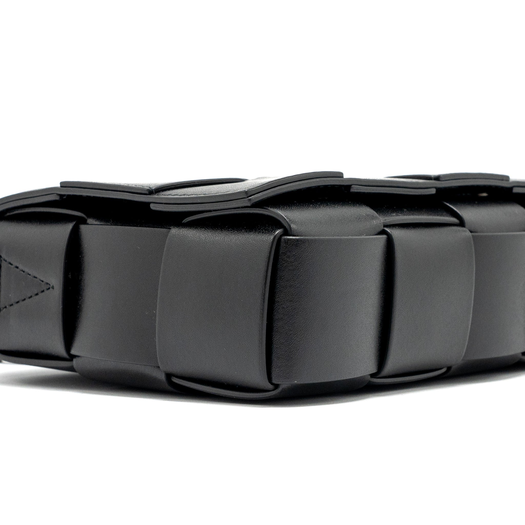 BOTTEGA VENETA SMALL CASSETTE LEATHER BLACK SHW
