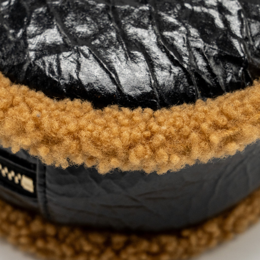 CHANEL SHEARLING CC ROUND CLUTCH WITH CHAIN SHINY CRUMPLED SHEEPSKIN BLACK/LIGHT BROWN LGHW