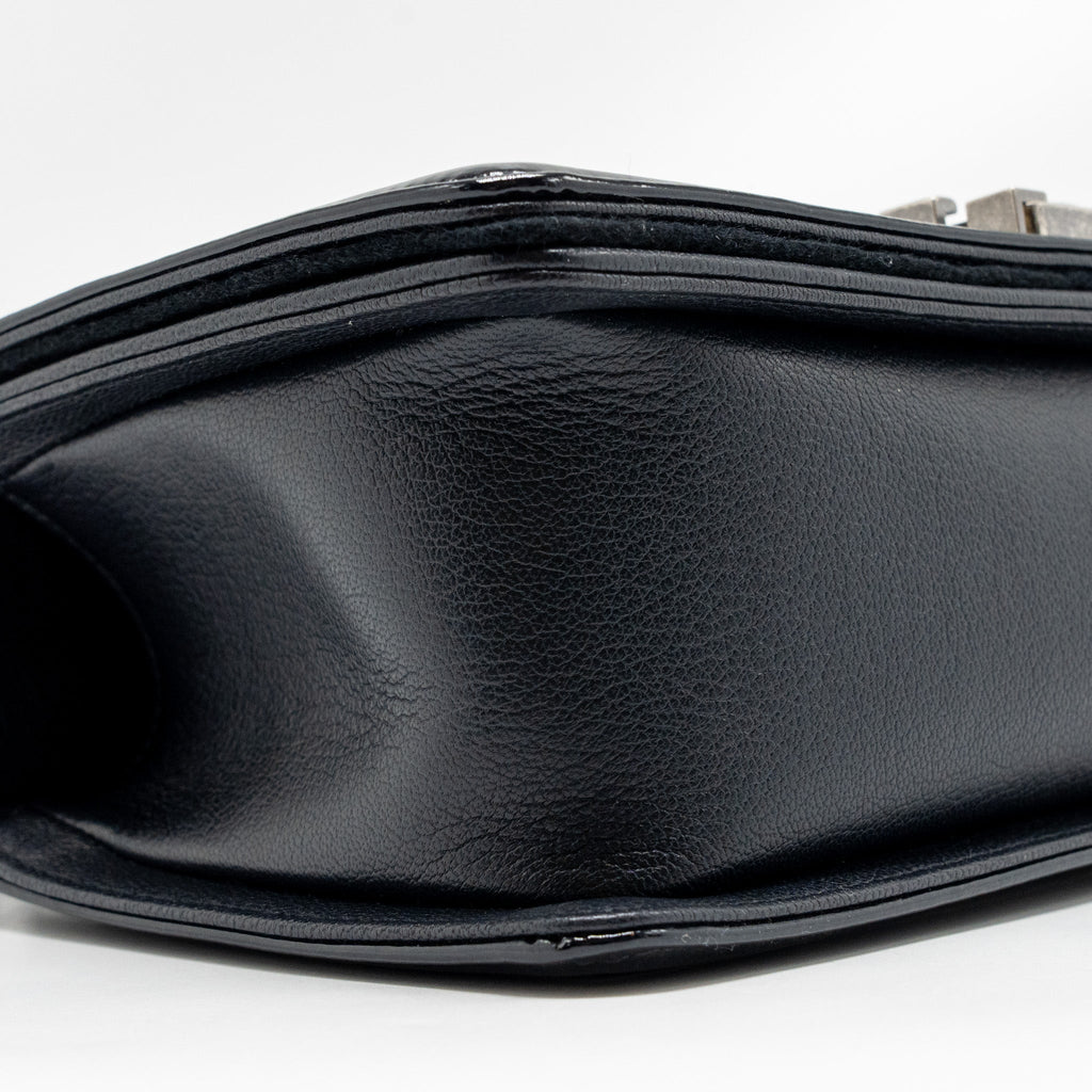 CHANEL MEDIUM BOY BAG GRAINED CALFSKIN NAVY RUTHENIUM HARDWARE