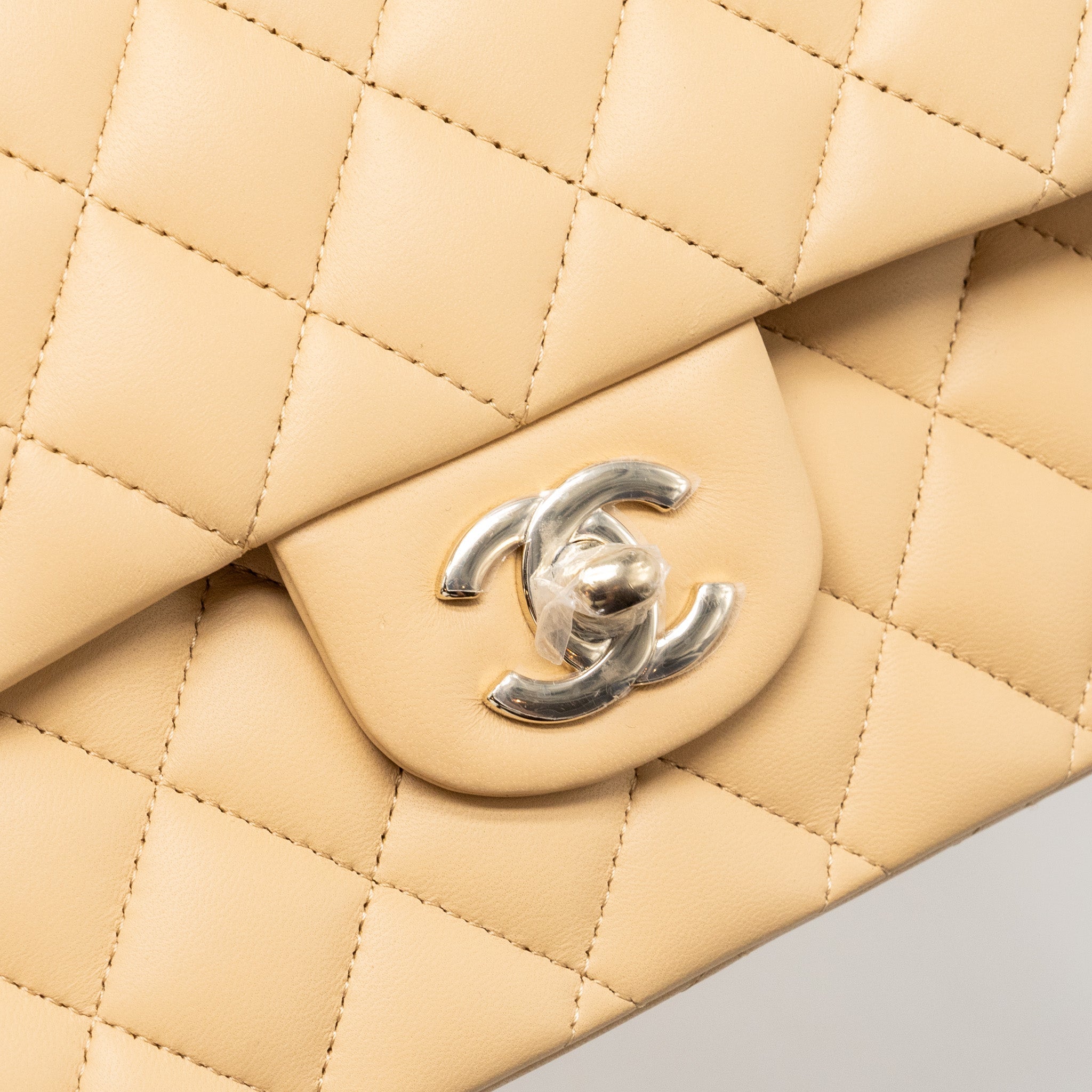CHANEL MEDIUM CLASSIC DOUBLE FLAP BAG LAMBSKIN BEIGE LGHW (MICROCHIP)