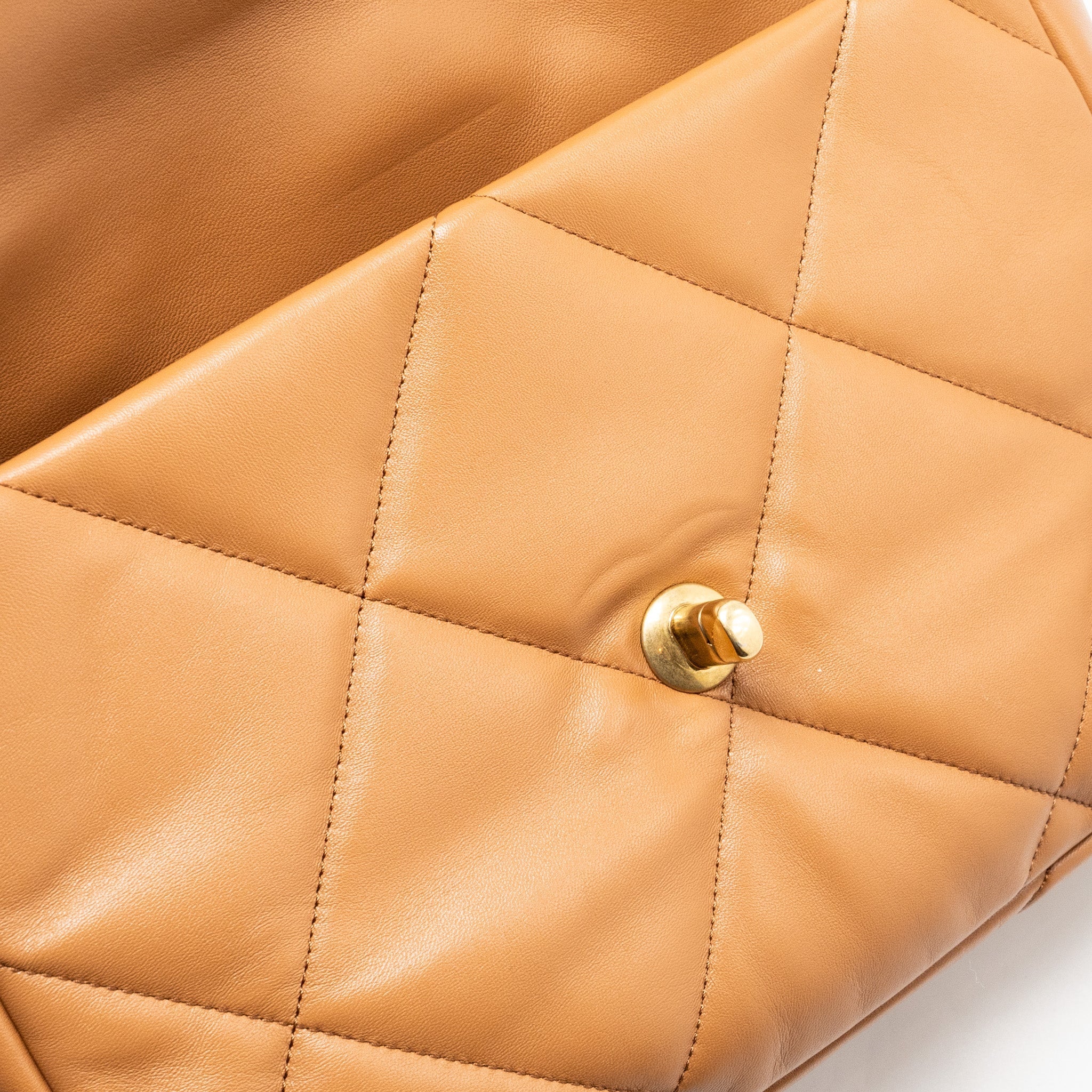 CHANEL LARGE 19 BAG 30CM LAMBSKIN CARAMEL MULTICOLOUR HARDWARE (MICROCHIP)