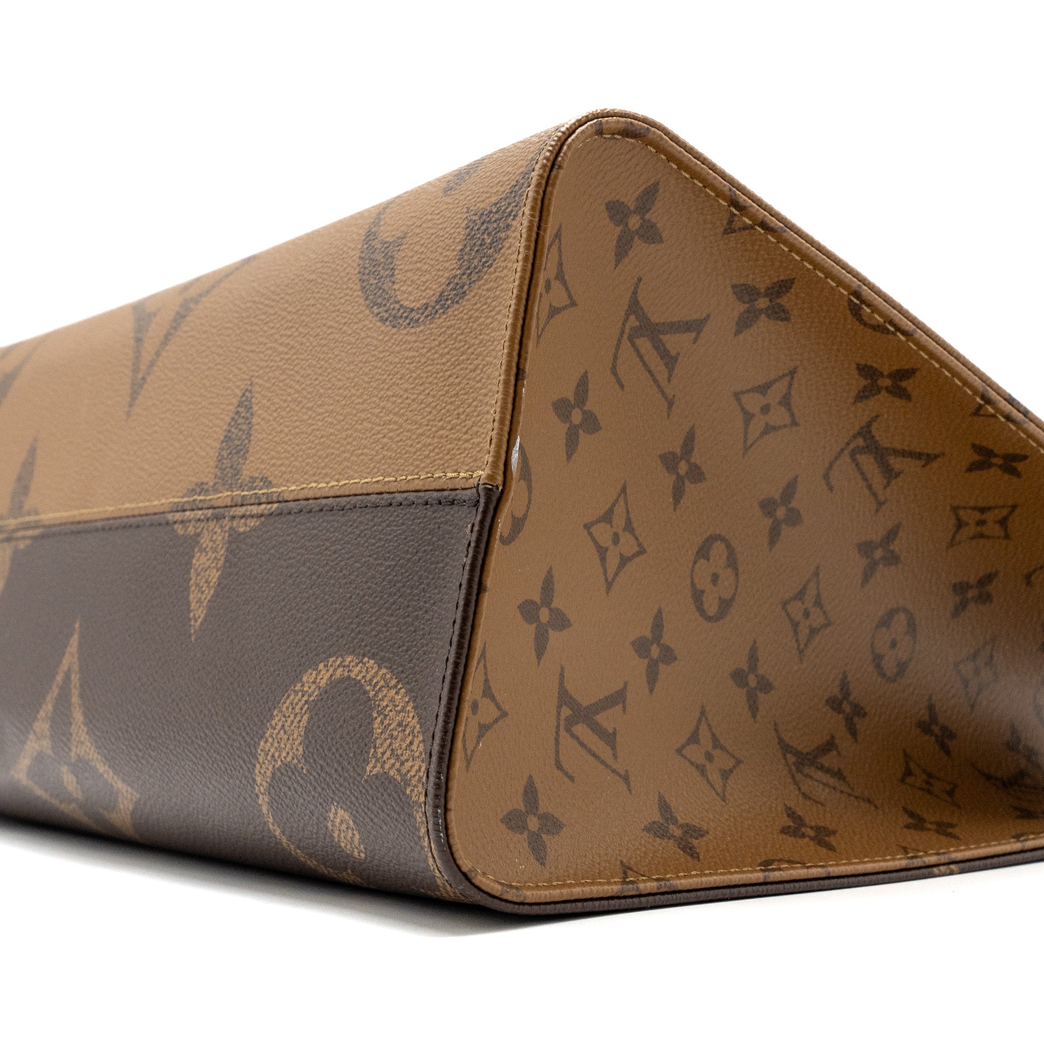 LOUIS VUITTON ONTHEGO MM MONOGRAM CANVAS GHW