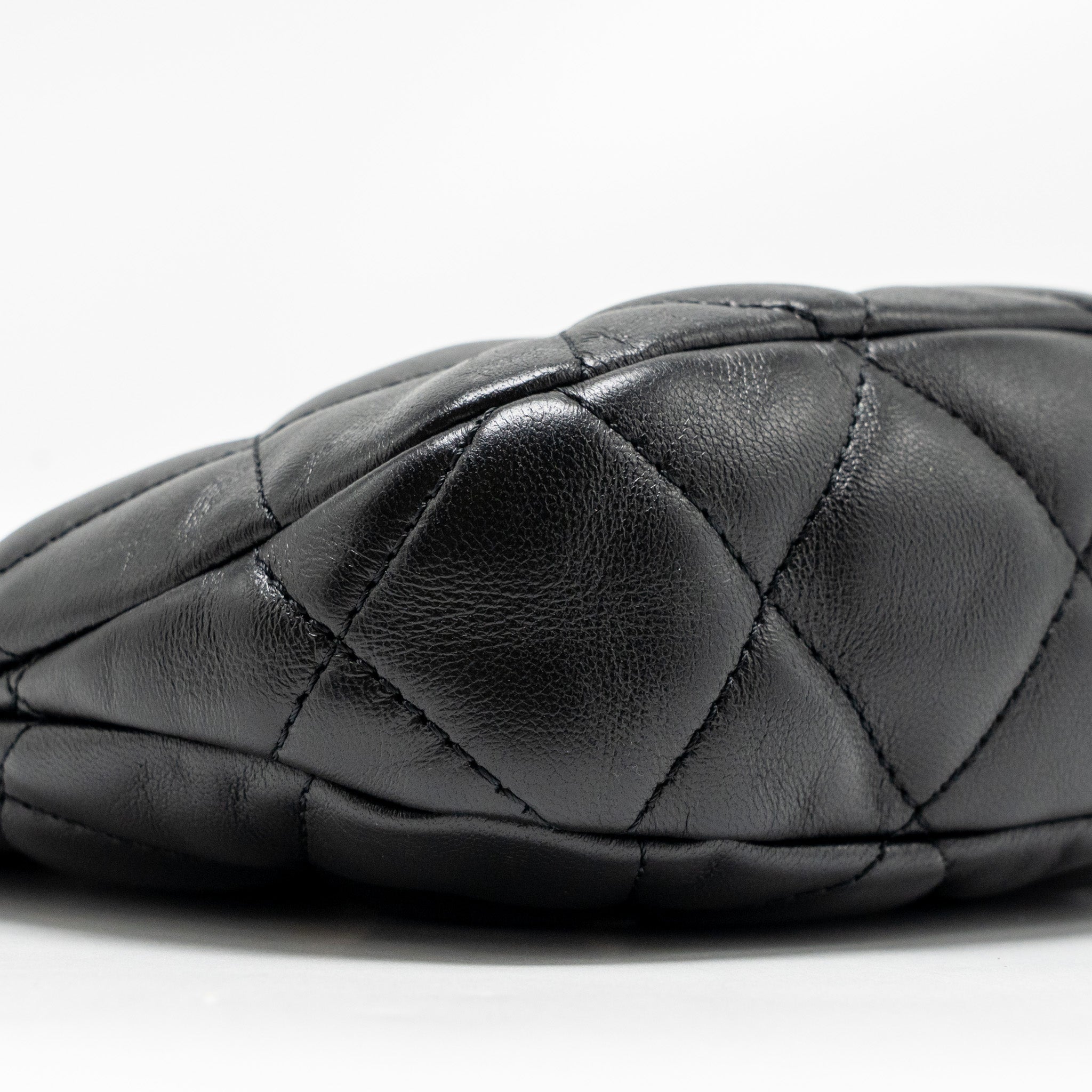 CHANEL 22K HOBO SHOULDER BAG LAMBSKIN BLACK GHW
