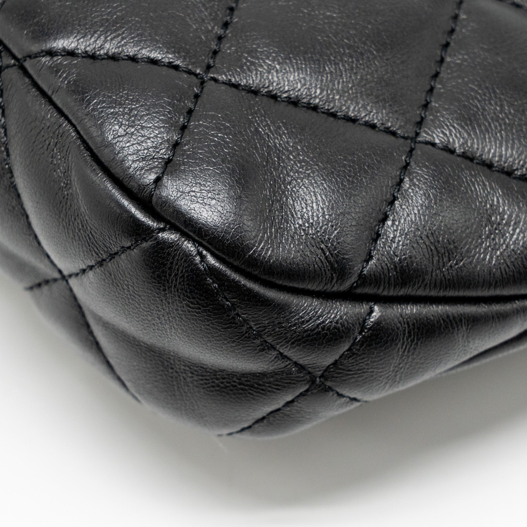 CHANEL 22K HOBO SHOULDER BAG LAMBSKIN BLACK GHW