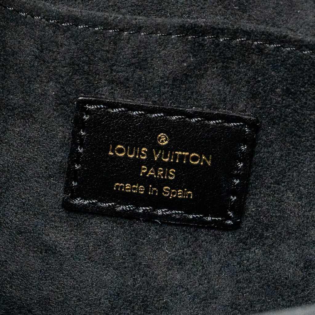 LOUIS VUITTON DAUPHINE MM EPI BLACK GHW