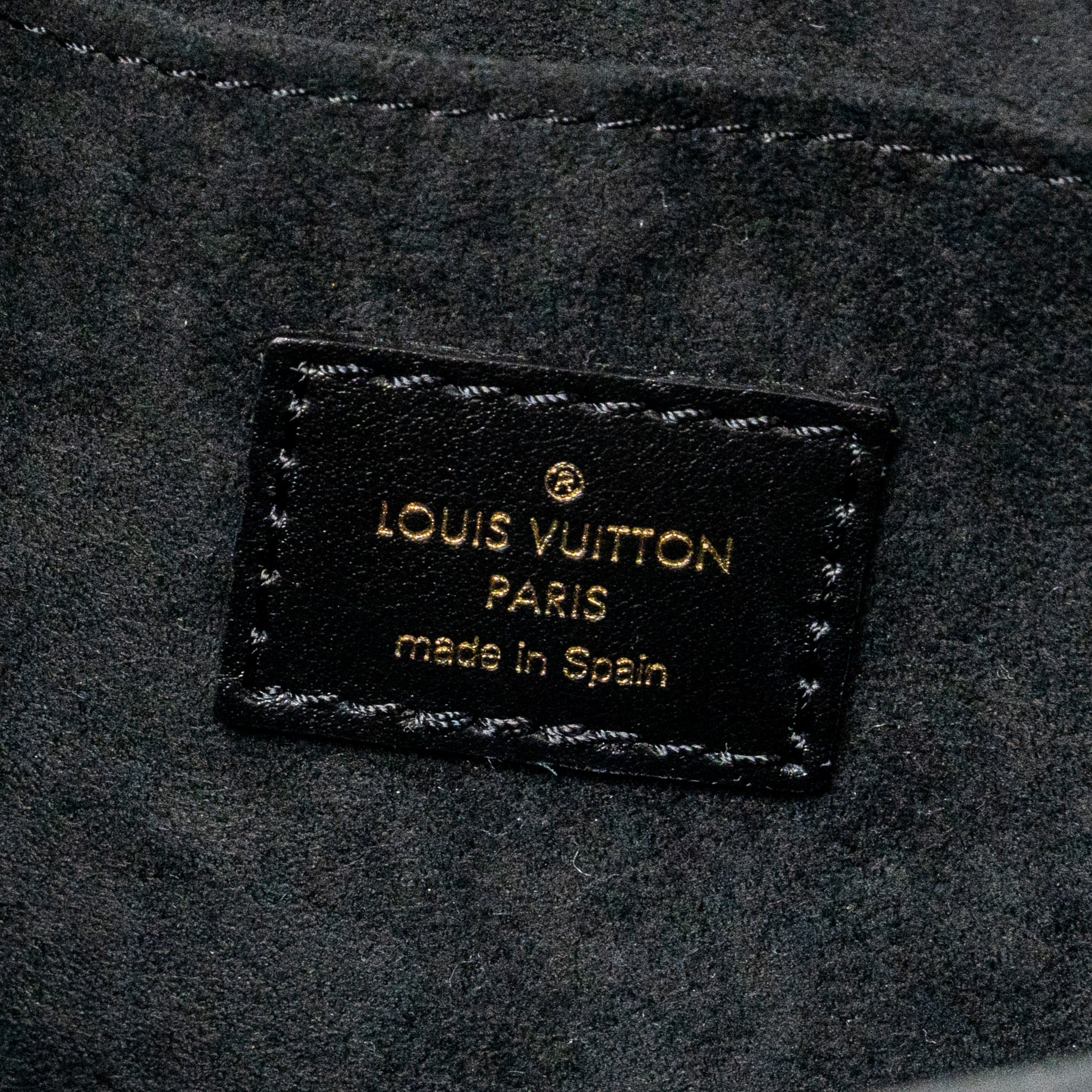 LOUIS VUITTON DAUPHINE MM EPI BLACK GHW