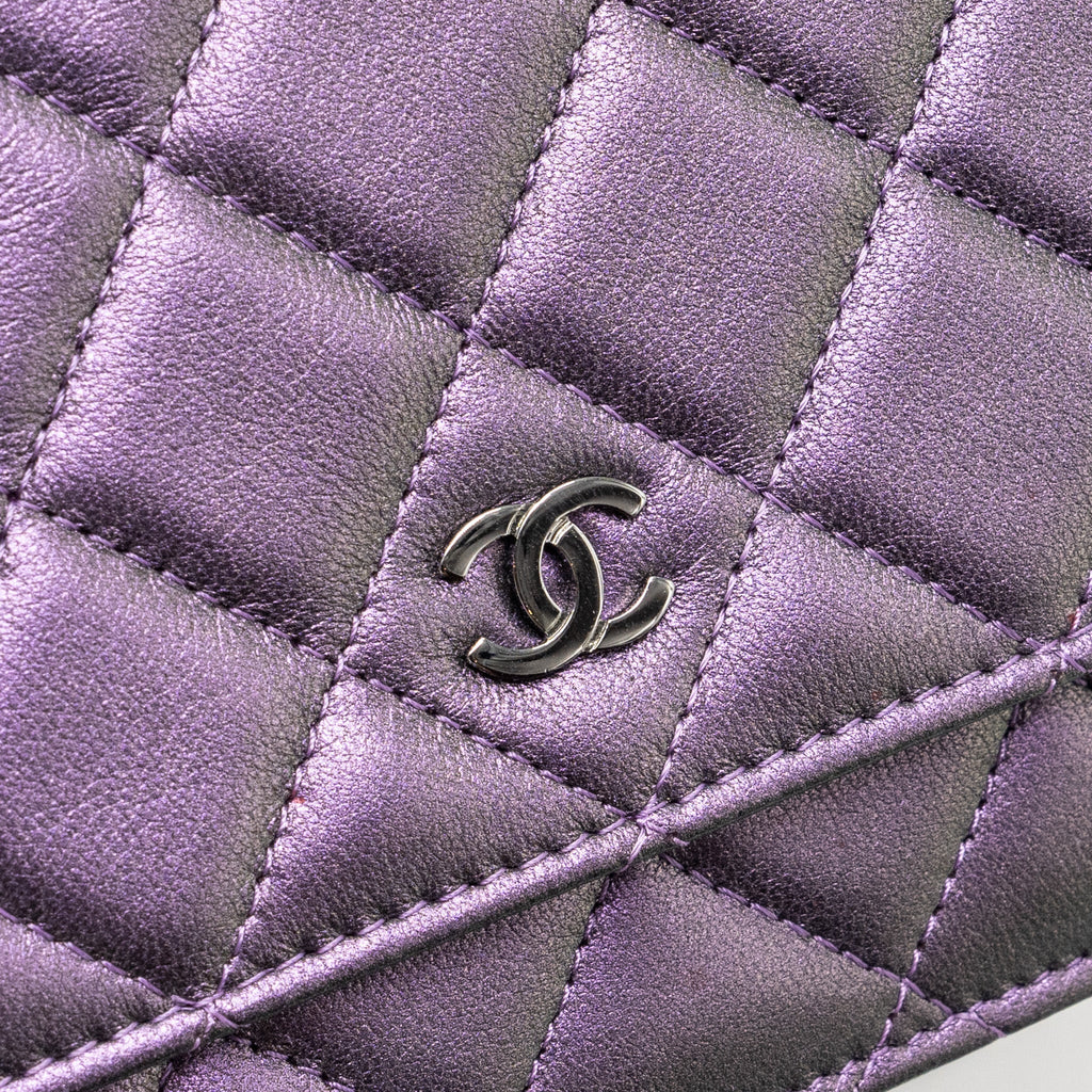 CHANEL CLASSIC WALLET ON CHAIN LAMBSKIN IRIDESCENT PURPLE RUTHENIUM HARDWARE