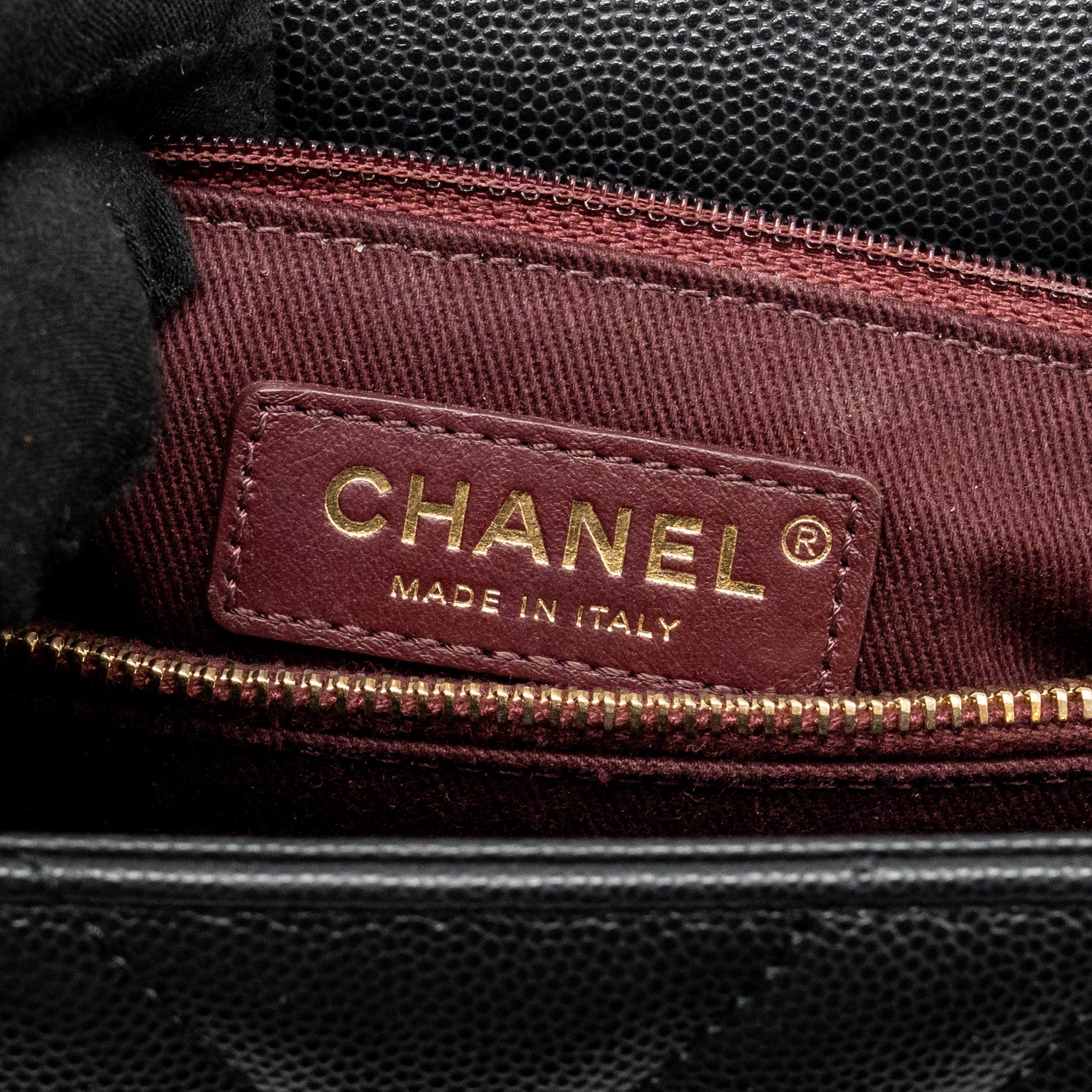 CHANEL MEDIUM CHEVRON COCO HANDLE CAVIAR BLACK / BURGUNDY HANDLE LGHW
