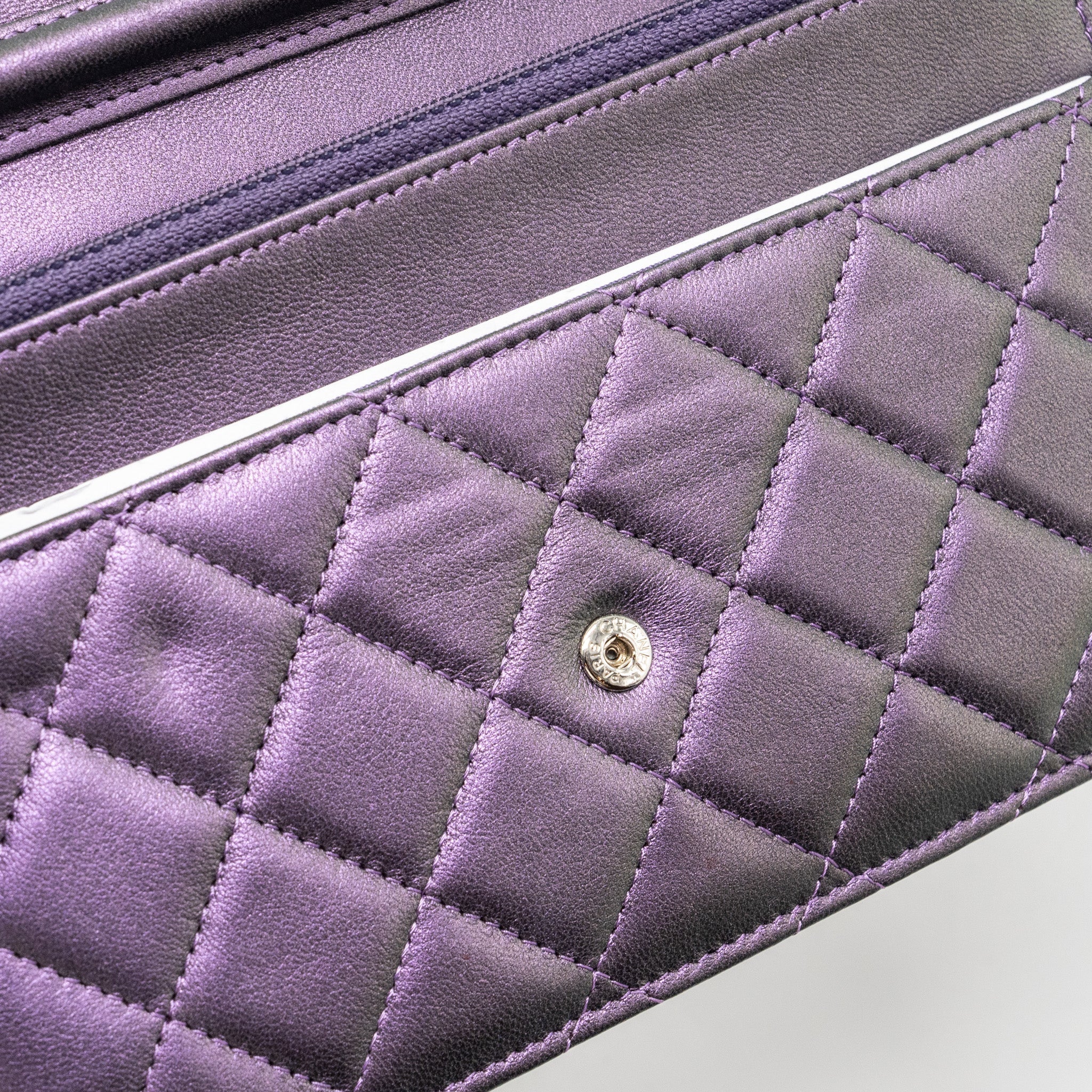 CHANEL CLASSIC WALLET ON CHAIN LAMBSKIN IRIDESCENT PURPLE RUTHENIUM HARDWARE