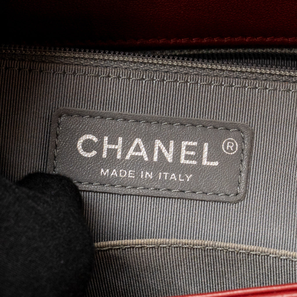 CHANEL CHEVRON NEW MEDIUM BOY BAG CALFSKIN RED RUTHENIUM HARDWARE