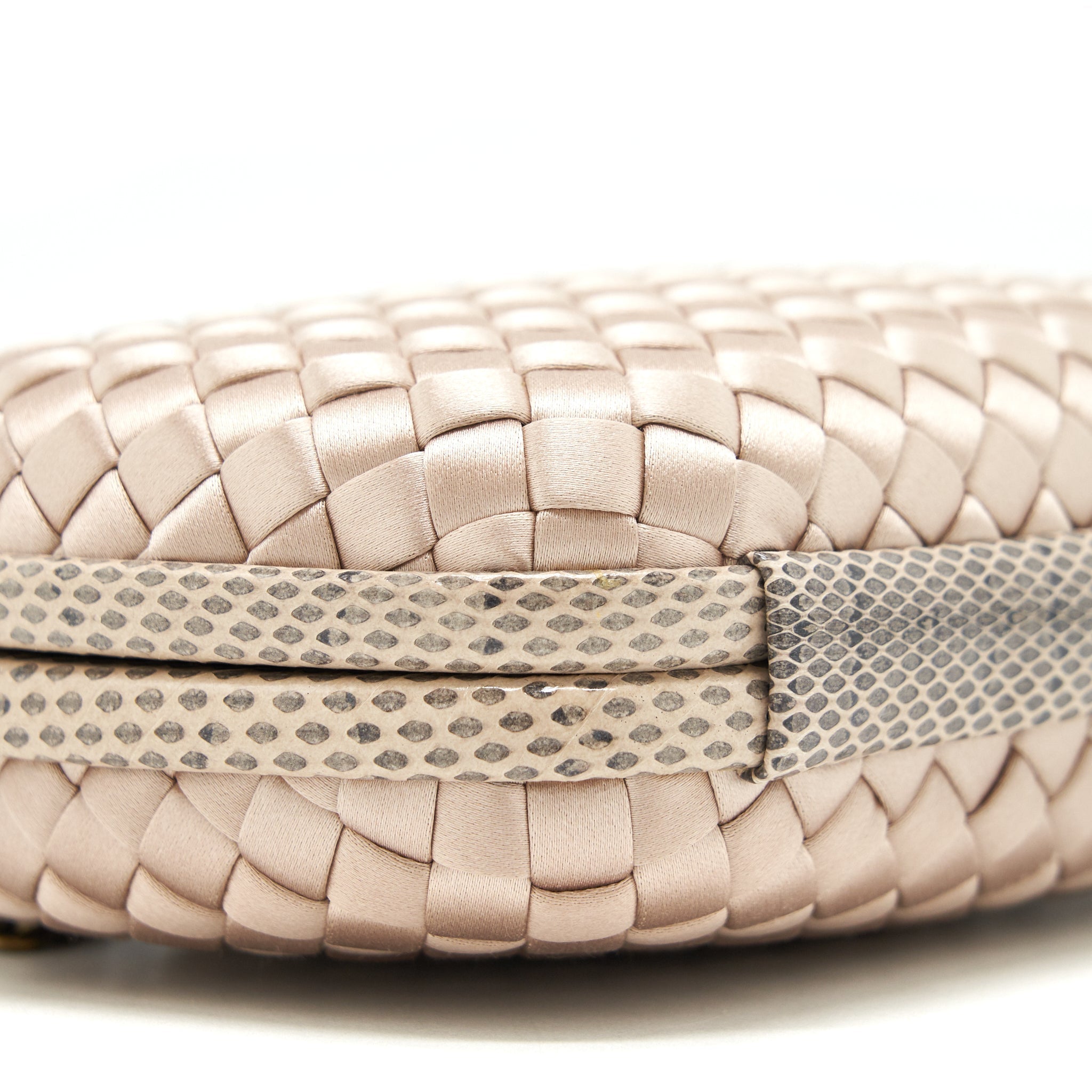 BOTTEGA VENETA STRETCH KNOT CLUTCH BEIGE/ LIGHT BROWN