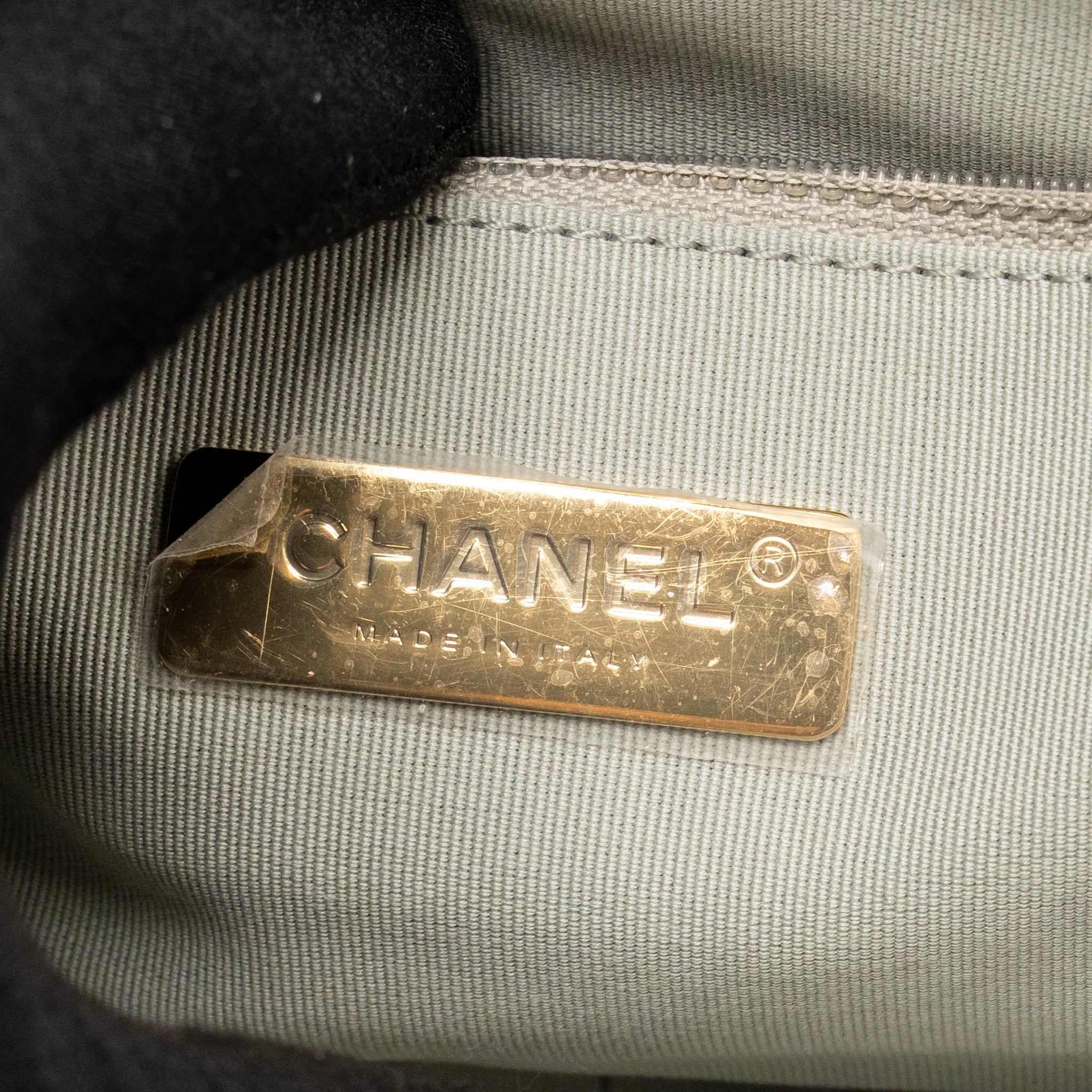 CHANEL SMALL 19 BAG LAMBSKIN LIGHT GREY MULTICOLOURED HARDWARE (MICROCHIP)