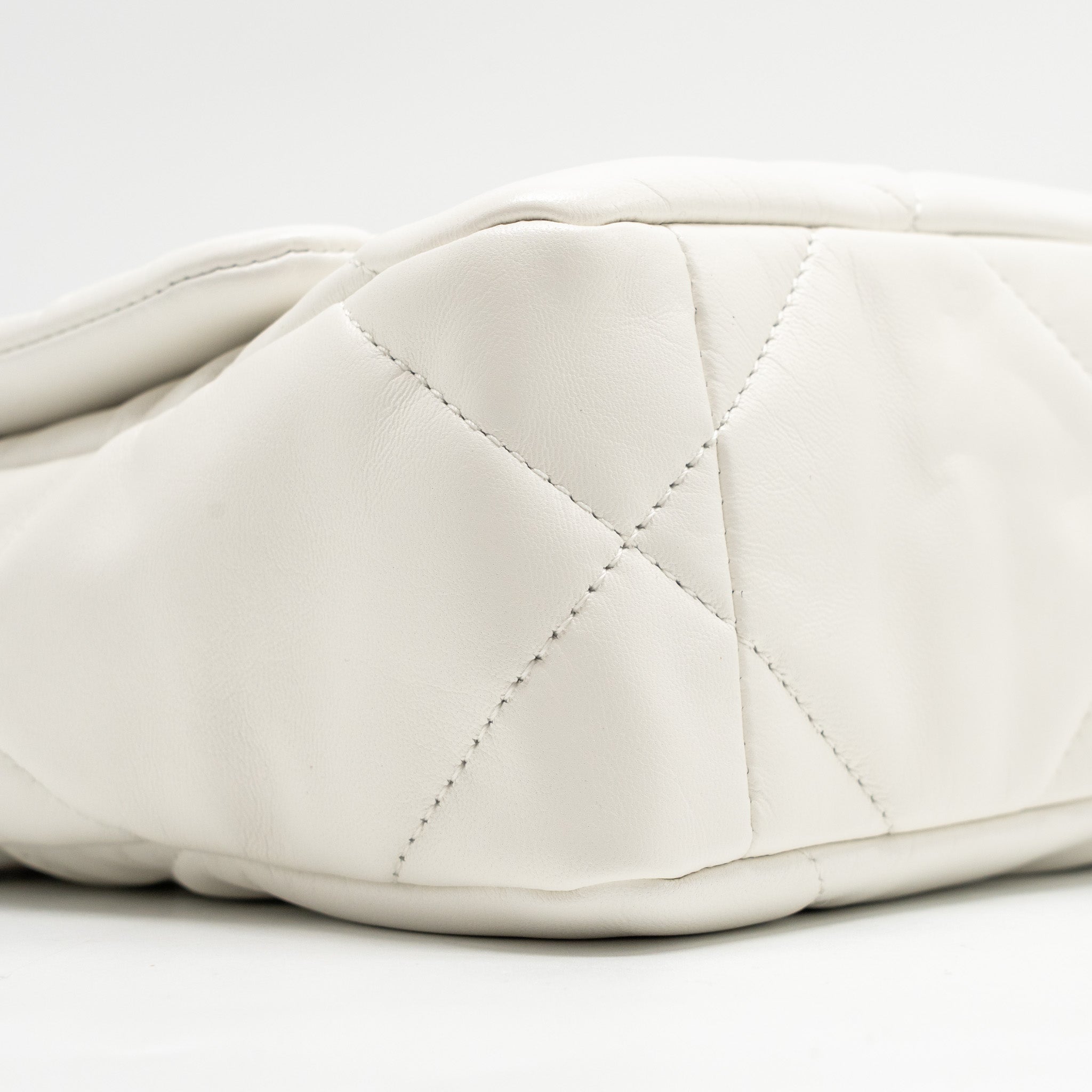 CHANEL SMALL 19 BAG LAMBSKIN WHITE MULTICOLOUR HARDWARE