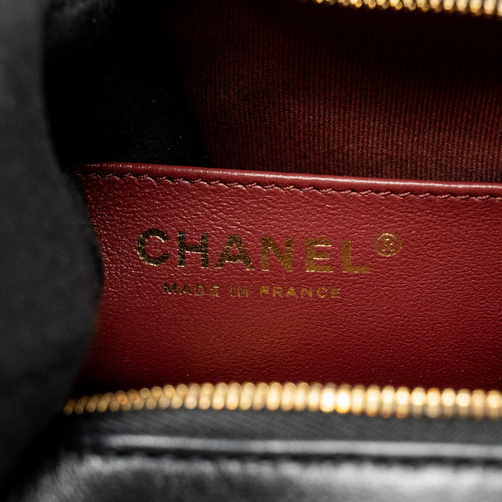 CHANEL 22S HEART BAG LAMBSKIN BLACK LGHW (MICROCHIP)