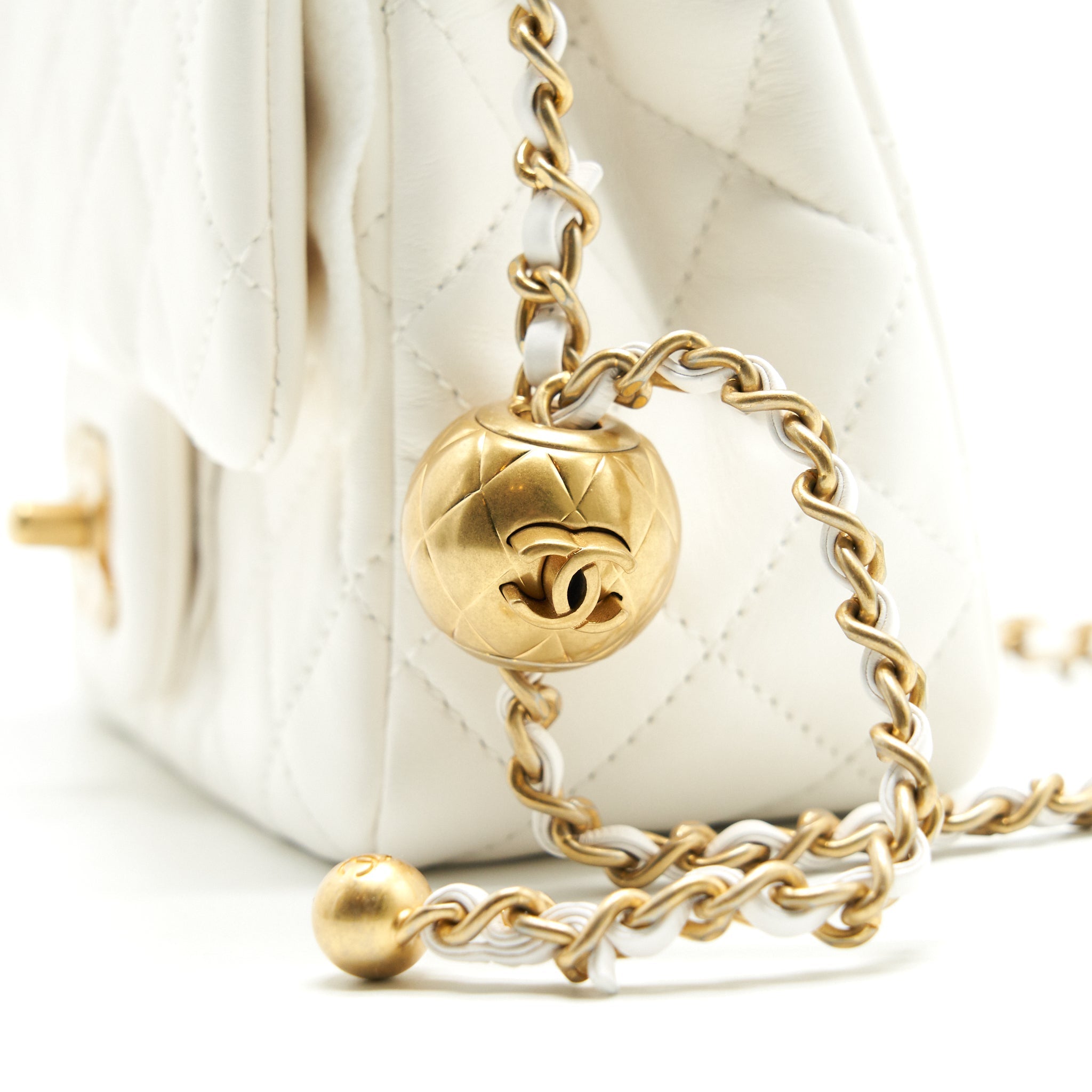 CHANEL 21B PEARL CRUSH SQUARE MINI FLAP BAG WHITE GHW