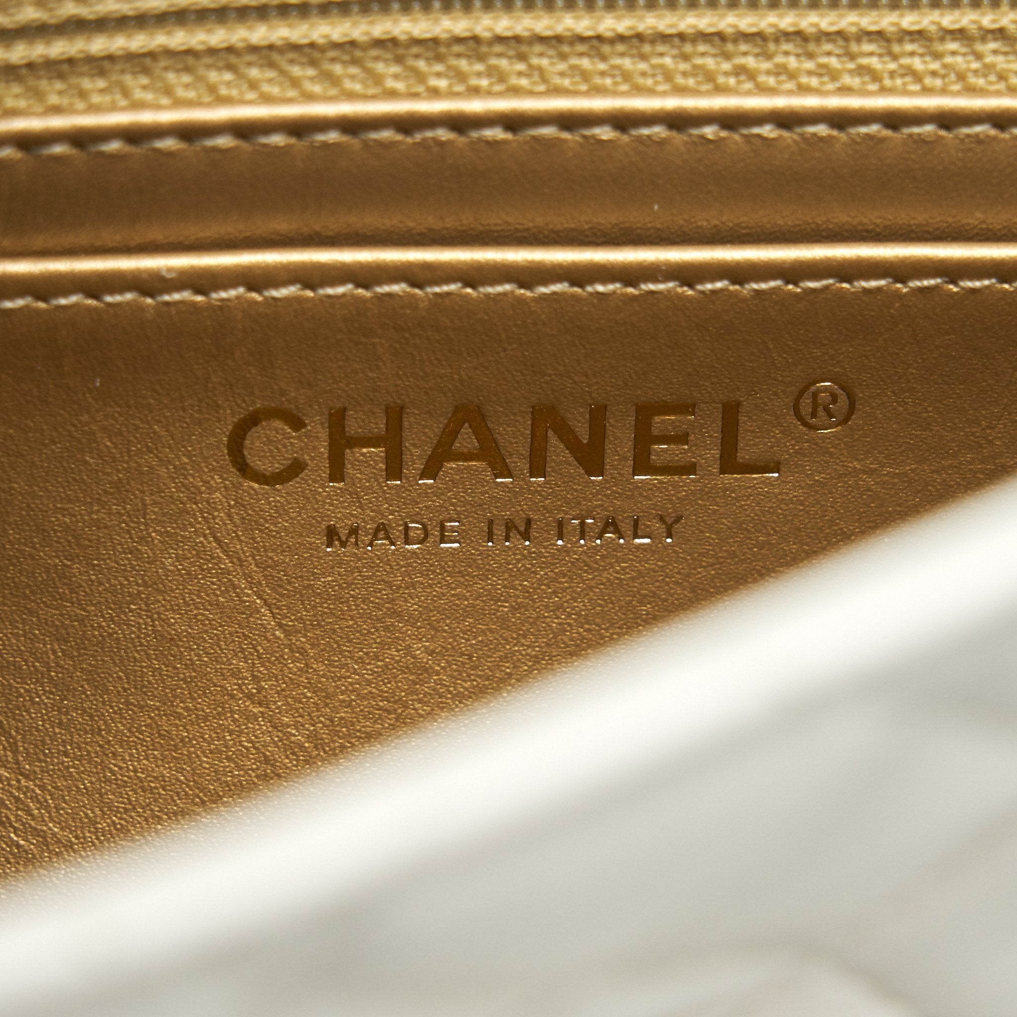 CHANEL 21B PEARL CRUSH MINI SQUARE FLAP BAG WHITE GHW