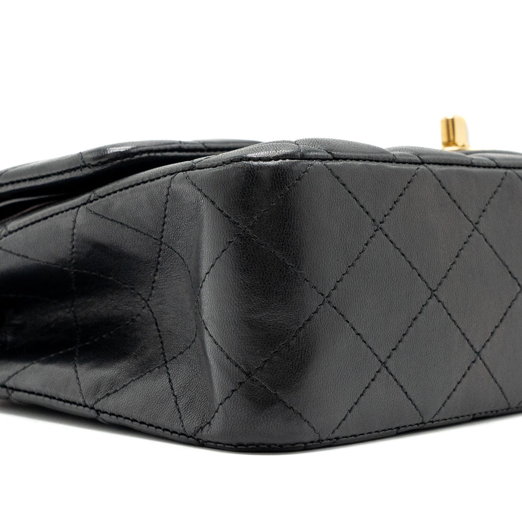 CHANEL MEDIUM CLASSIC DOUBLE FLAP BAG LAMBSKIN BLACK GHW