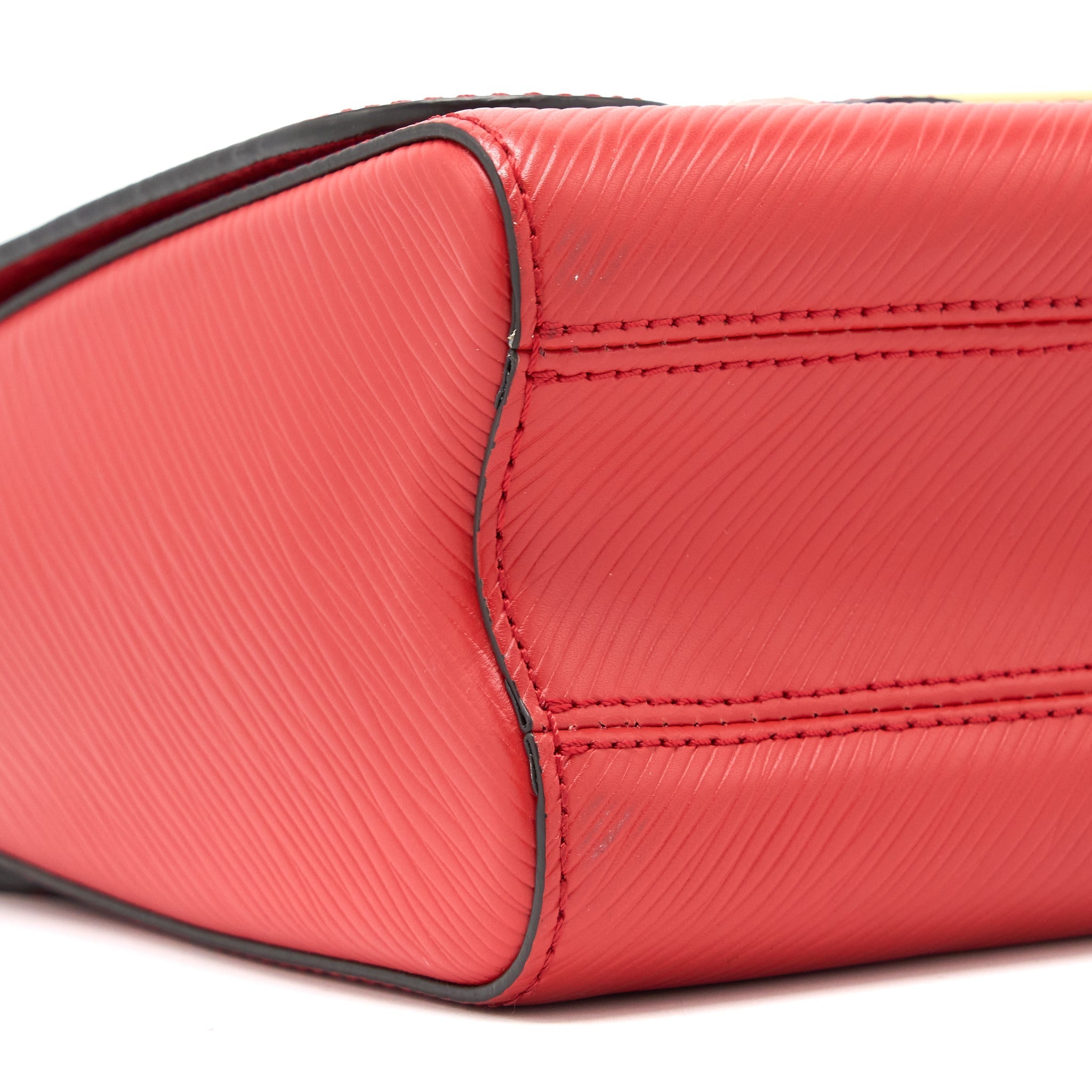 LOUIS VUITTON TWIST MM EPI RED GHW