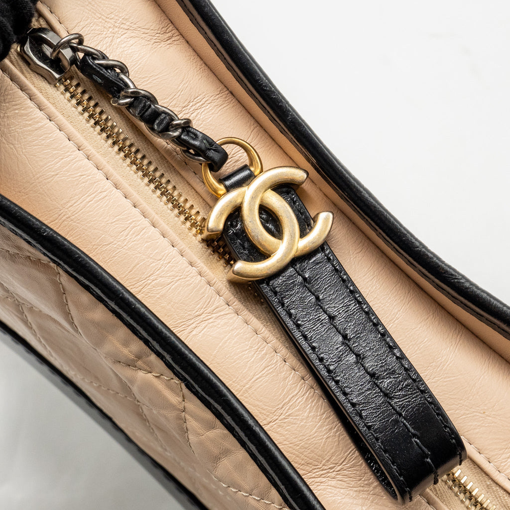 CHANEL SMALL GABRIELLE HOBO BAG AGED CALFSKIN BEIGE/BLACK MULTICOLOURED HARDWARE