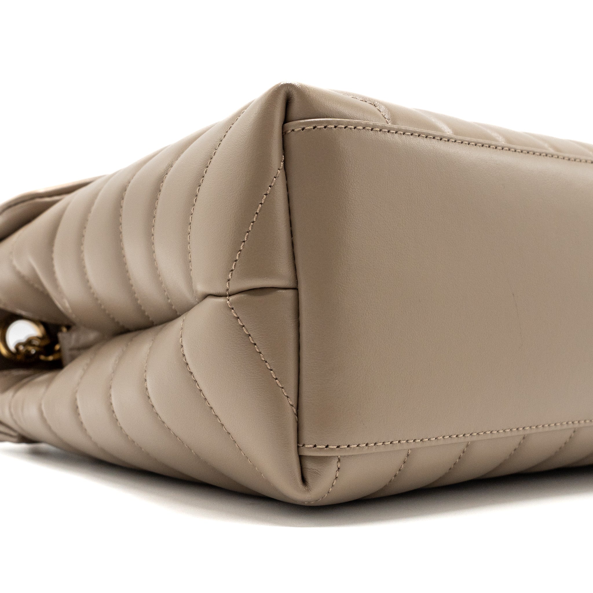 SAINT LAURENT MEDIUM LOULOU SHOULDER BAG BEIGE GHW