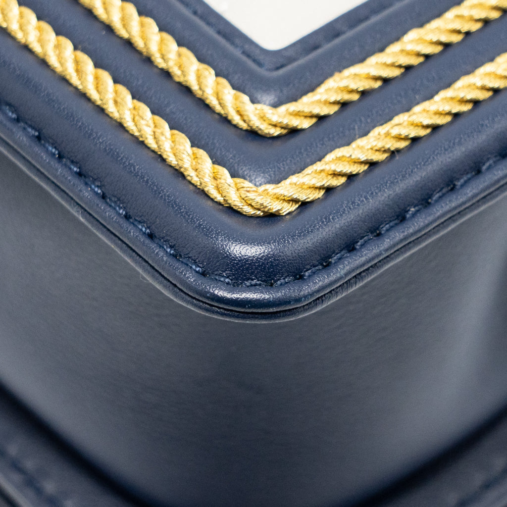 CHANEL SMALL CHEVRON BOY BAG CALFSKIN WHITE/NAVY GHW