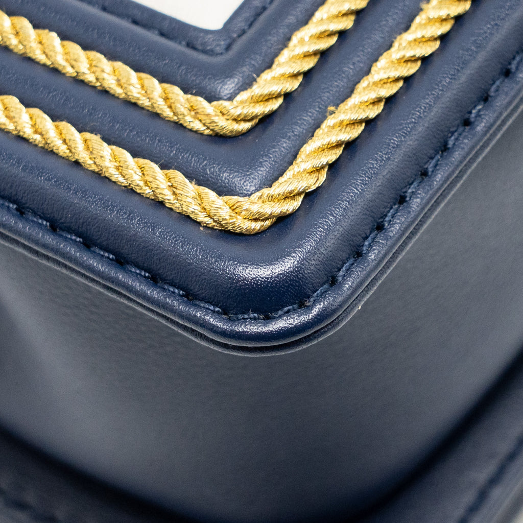 CHANEL SMALL CHEVRON BOY BAG CALFSKIN WHITE/NAVY GHW