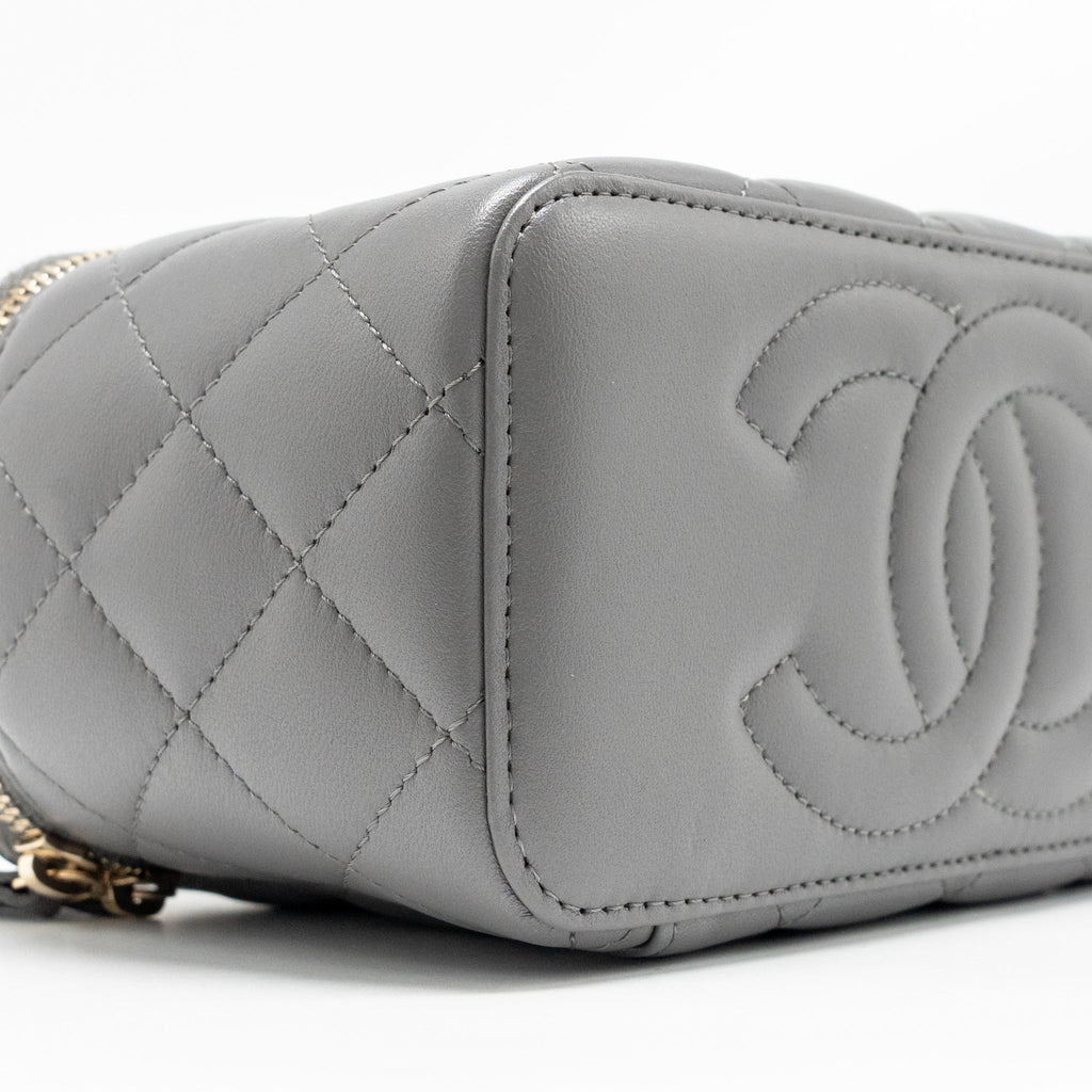CHANEL TOP HANDLE LONG VANITY WITH CHAIN LAMBSKIN GREY LGHW (MICROCHIP)