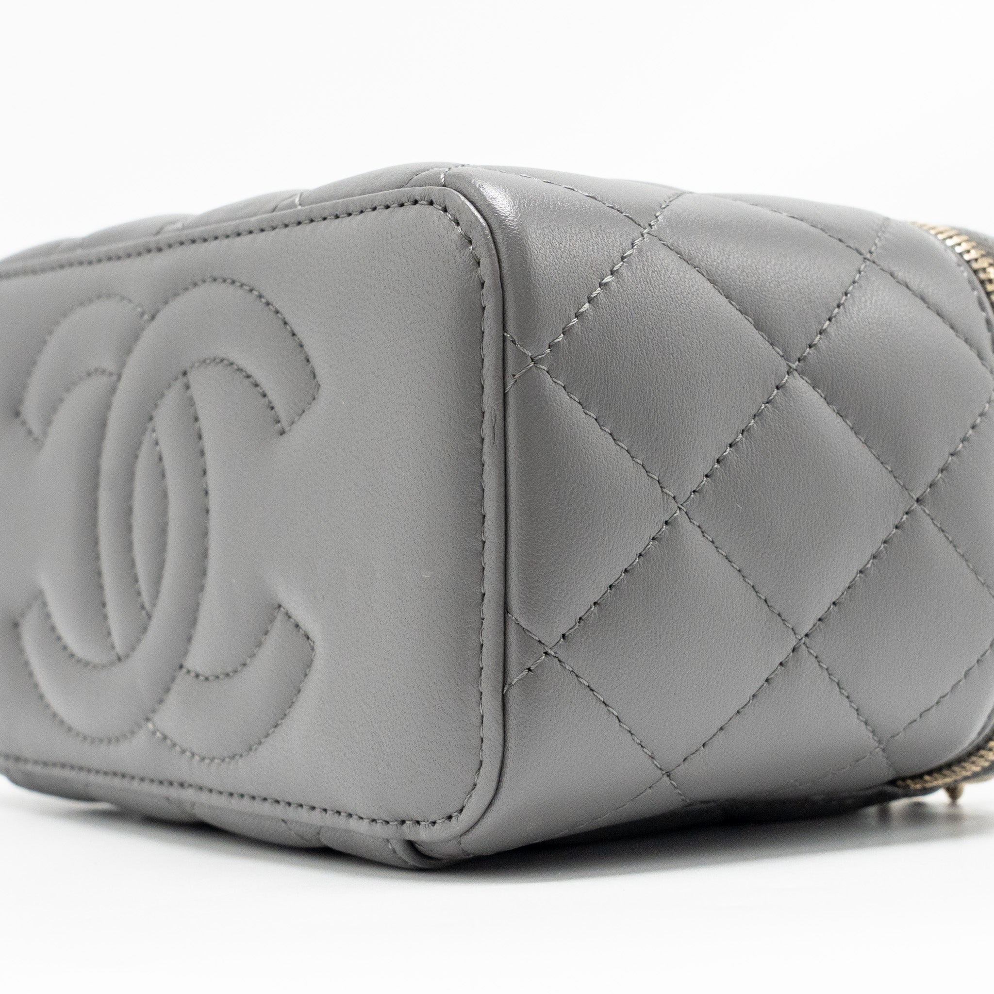 CHANEL TOP HANDLE LONG VANITY WITH CHAIN LAMBSKIN GREY LGHW (MICROCHIP)