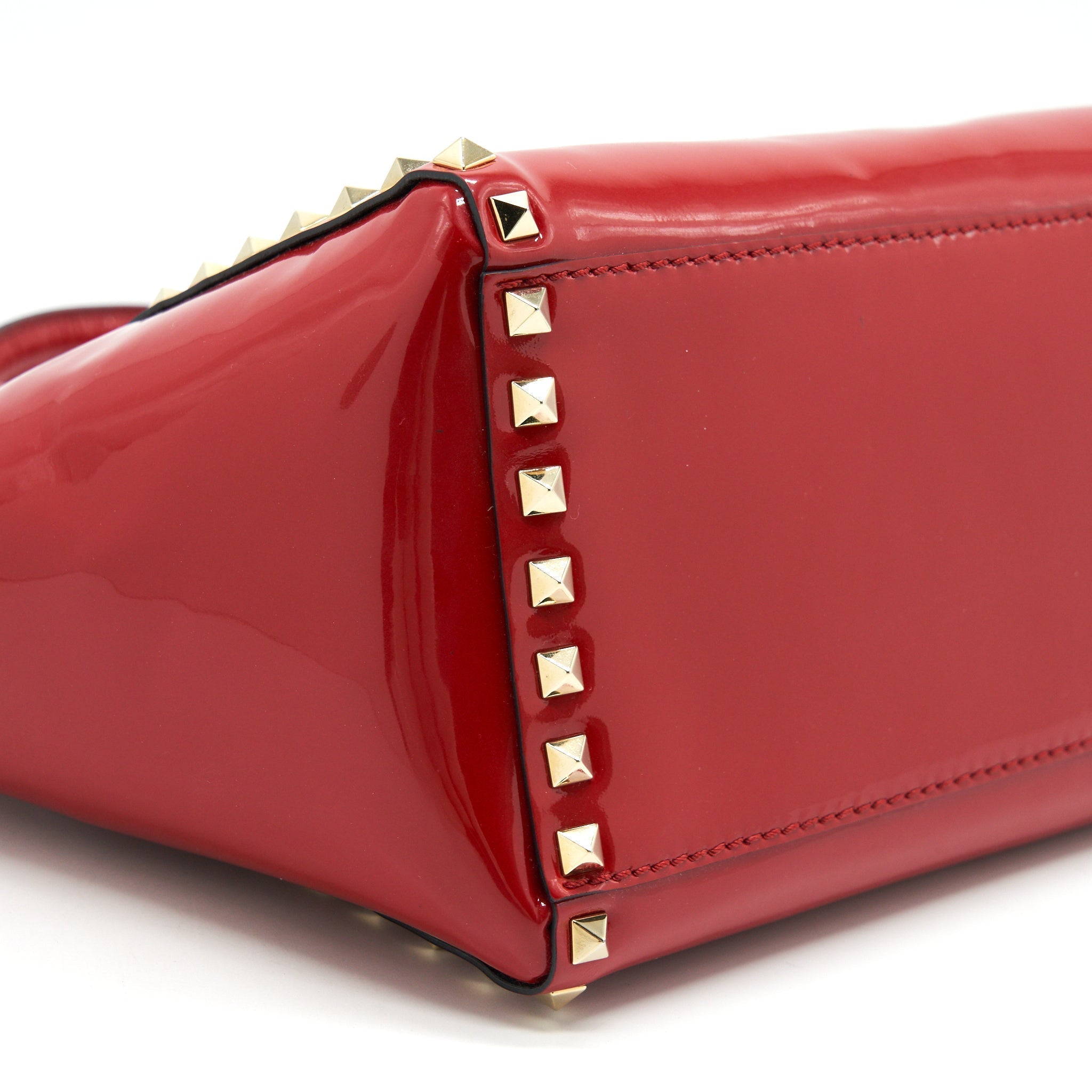VALENTINO ROCKSTUD SMALL PAGOTA TOTE IN PATENT RED