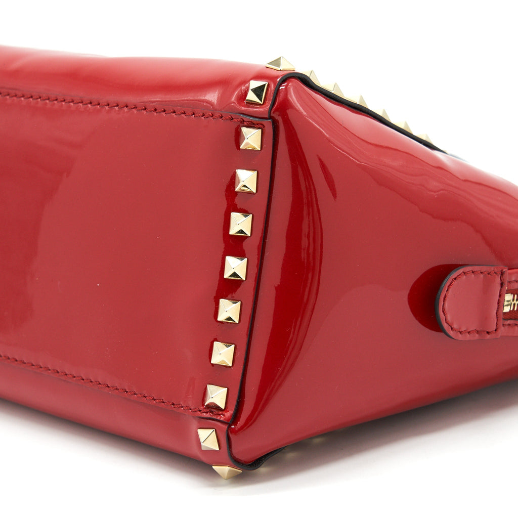 VALENTINO ROCKSTUD SMALL PAGOTA TOTE IN PATENT RED
