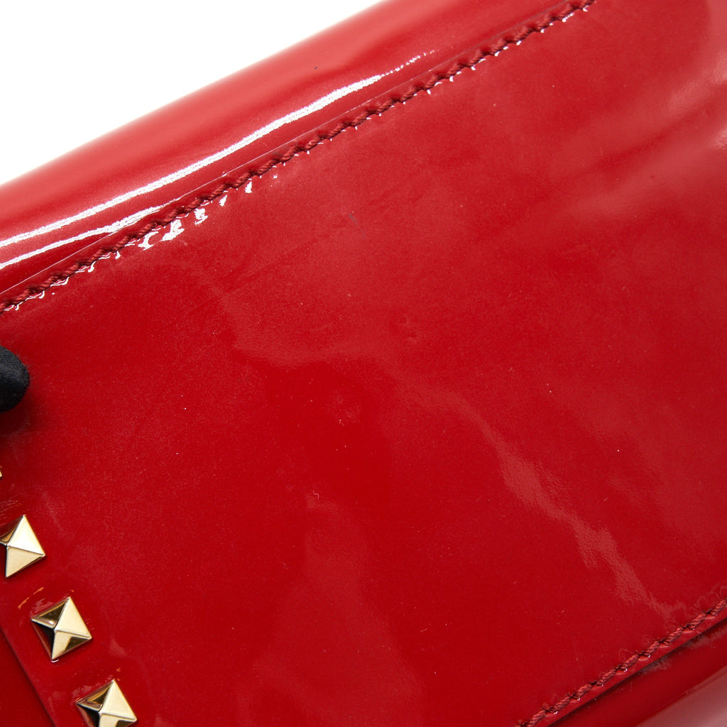 VALENTINO ROCKSTUD SMALL PAGOTA TOTE IN PATENT RED