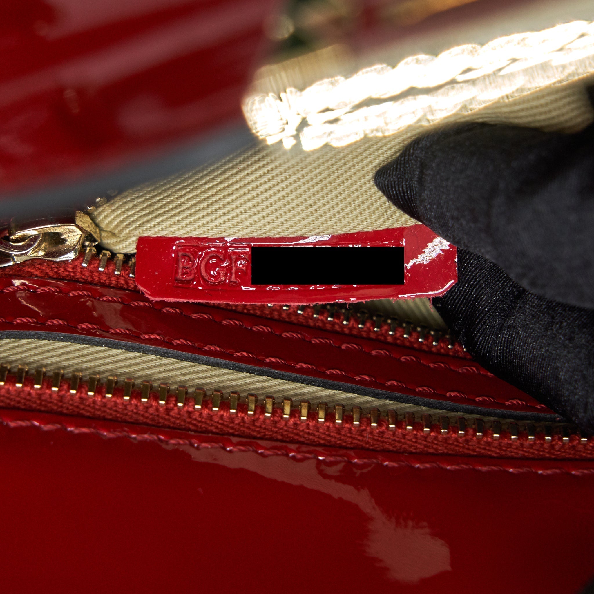 VALENTINO ROCKSTUD SMALL PAGOTA TOTE IN PATENT RED