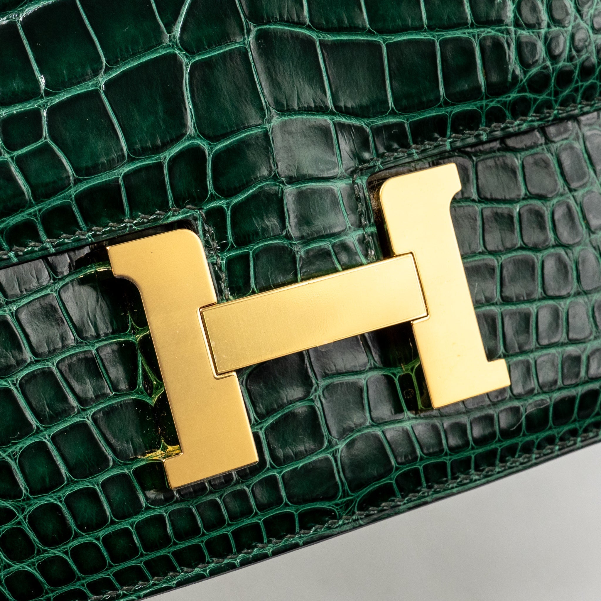 HERMES MINI CONSTANCE SHINY ALLIGATOR MISSISSIPPIENSIS VERT FONCE GHW