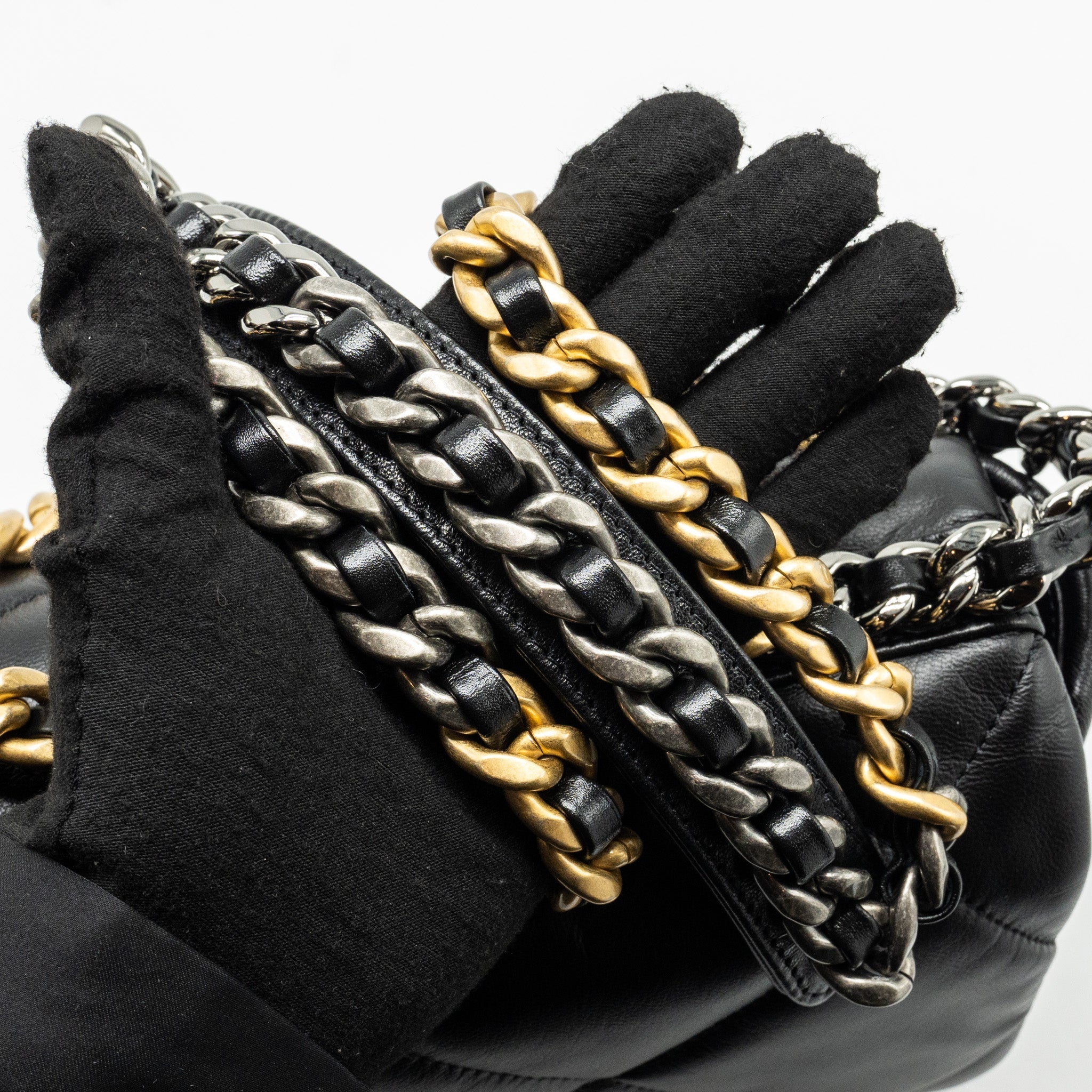 CHANEL MEDIUM 19 BAG GOATSKIN BLACK MULTICOLOUR HARDWARE