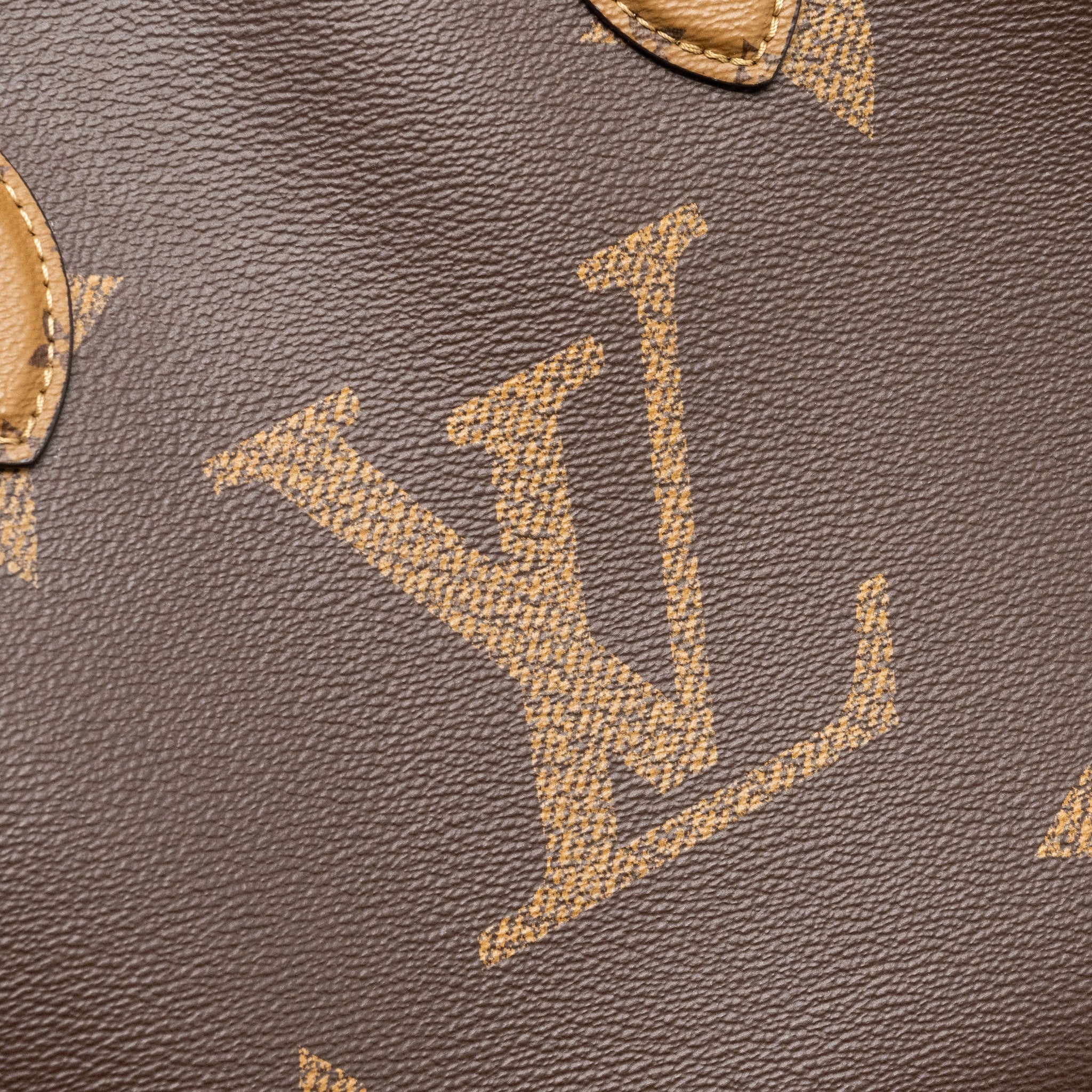 LOUIS VUITTON ONTHEGO MM MONOGRAM CANVAS GHW