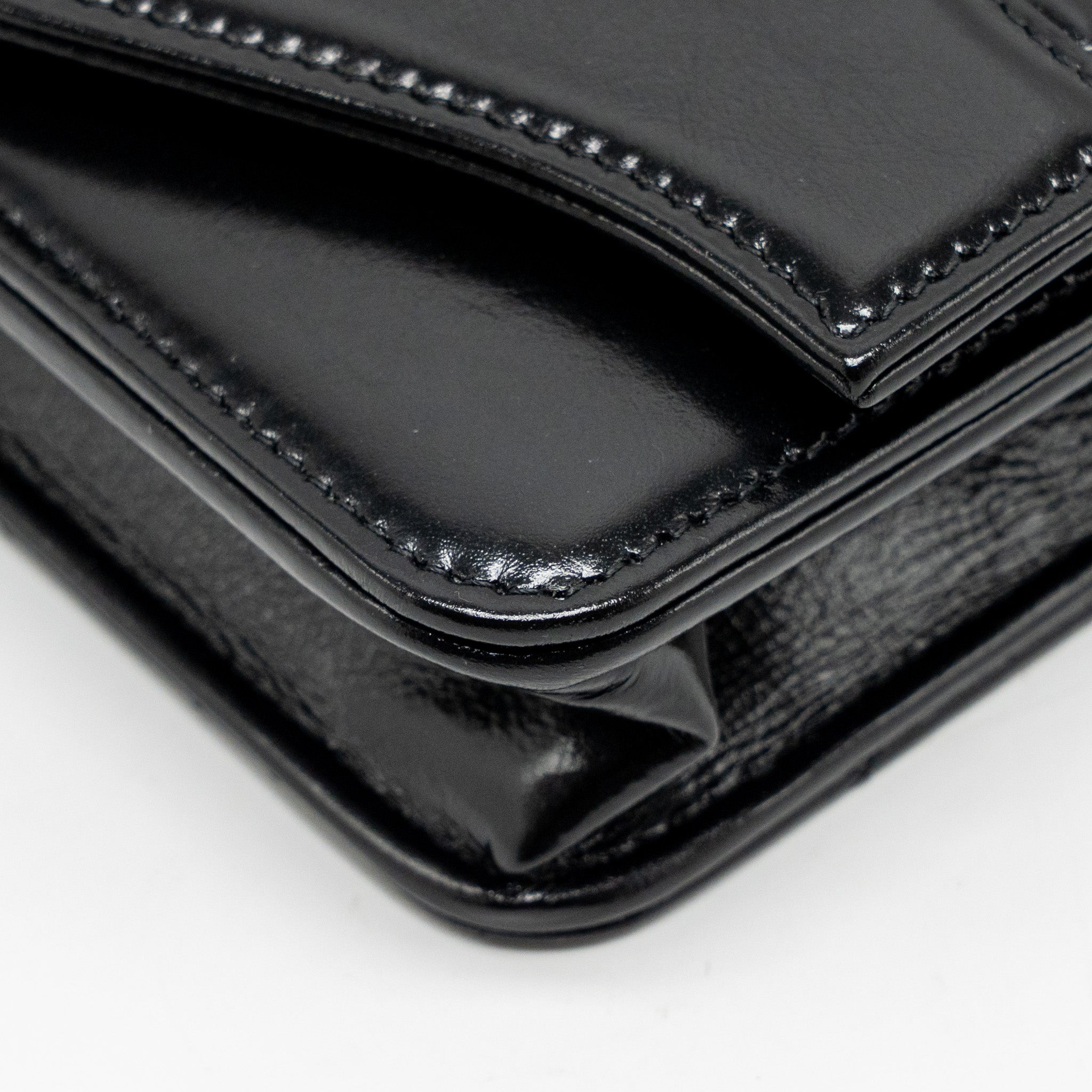 CHANEL 24C 31 WALLET ON CHAIN SHINY CALFSKIN BLACK LGHW (MICROCHIP)