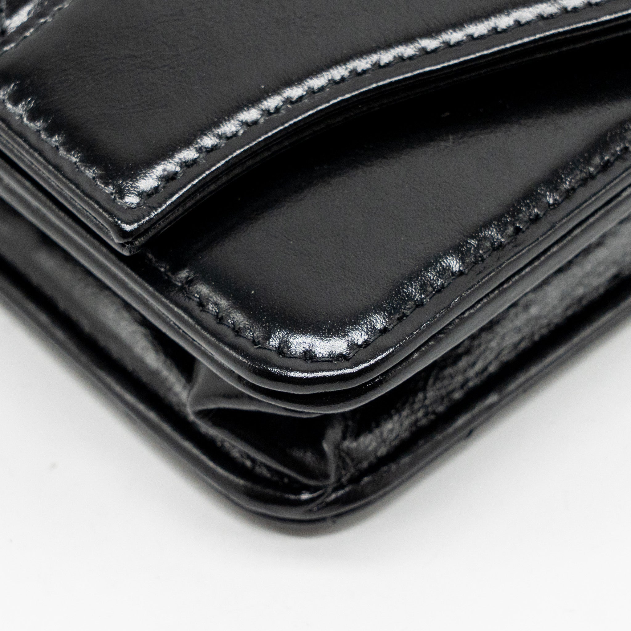 CHANEL 24C 31 WALLET ON CHAIN SHINY CALFSKIN BLACK LGHW (MICROCHIP)