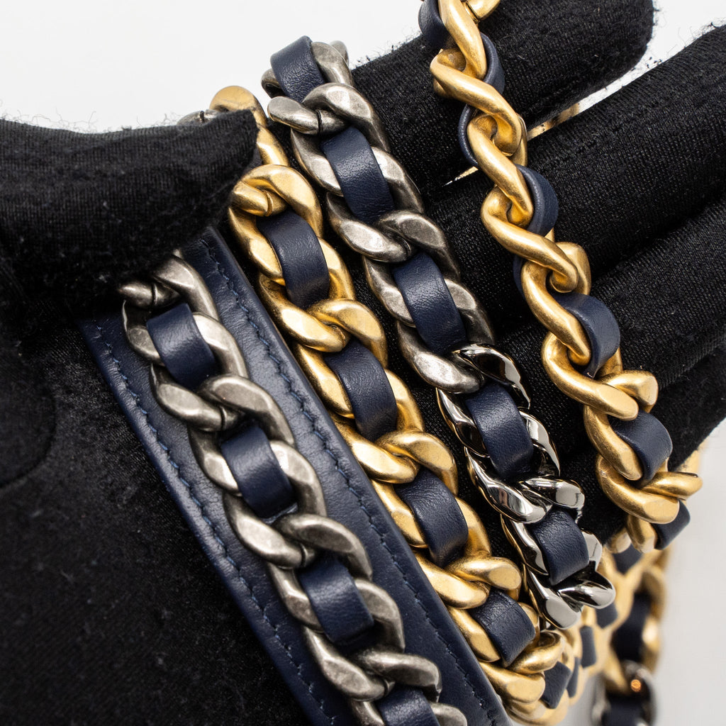 CHANEL 19 WALLET ON CHAIN LIMITED DENIM DARK BLUE MULTICOLOUR HARDWARE (MICROCHIP)