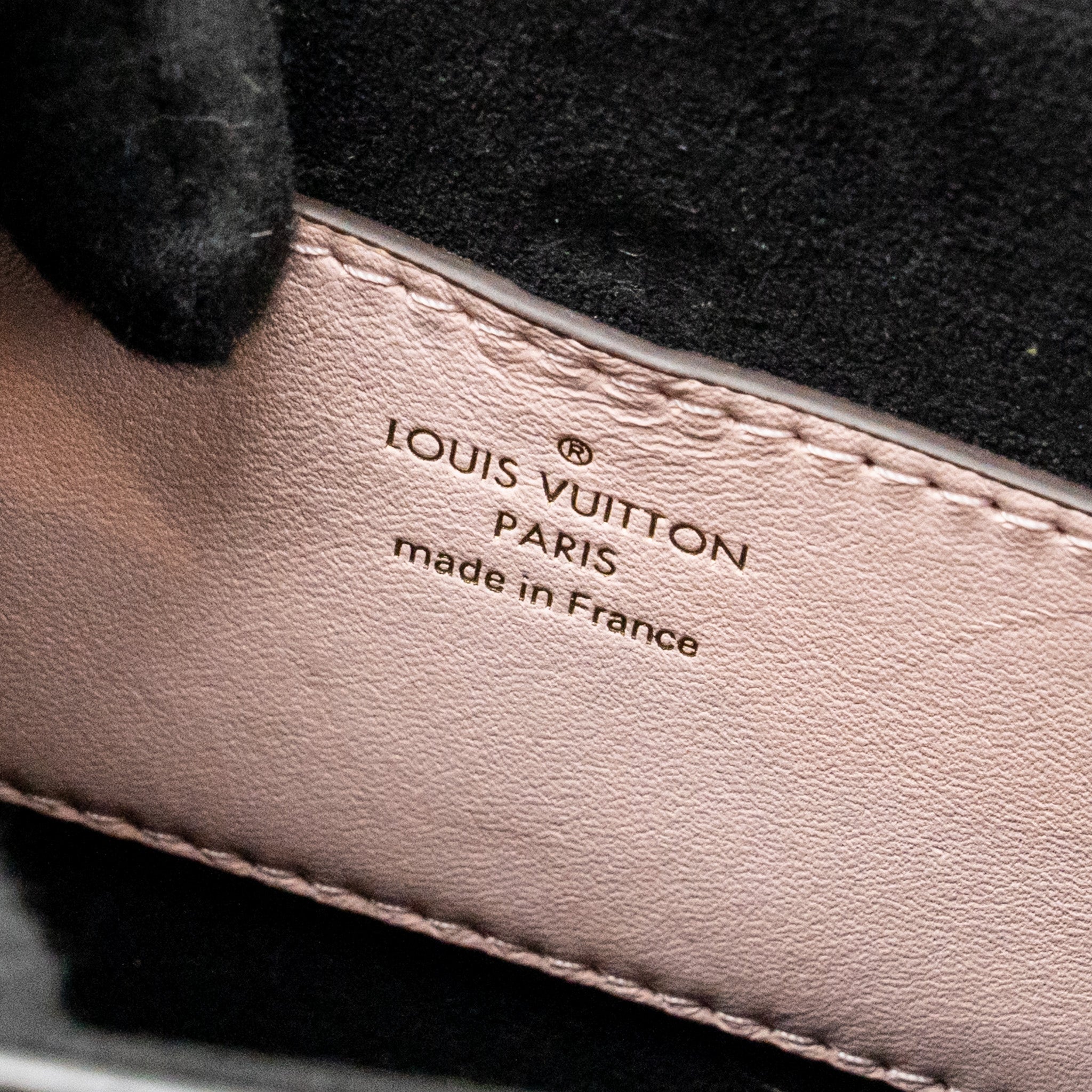 LOUIS VUITTON TWIST MM EPI BLACK/PINK GHW