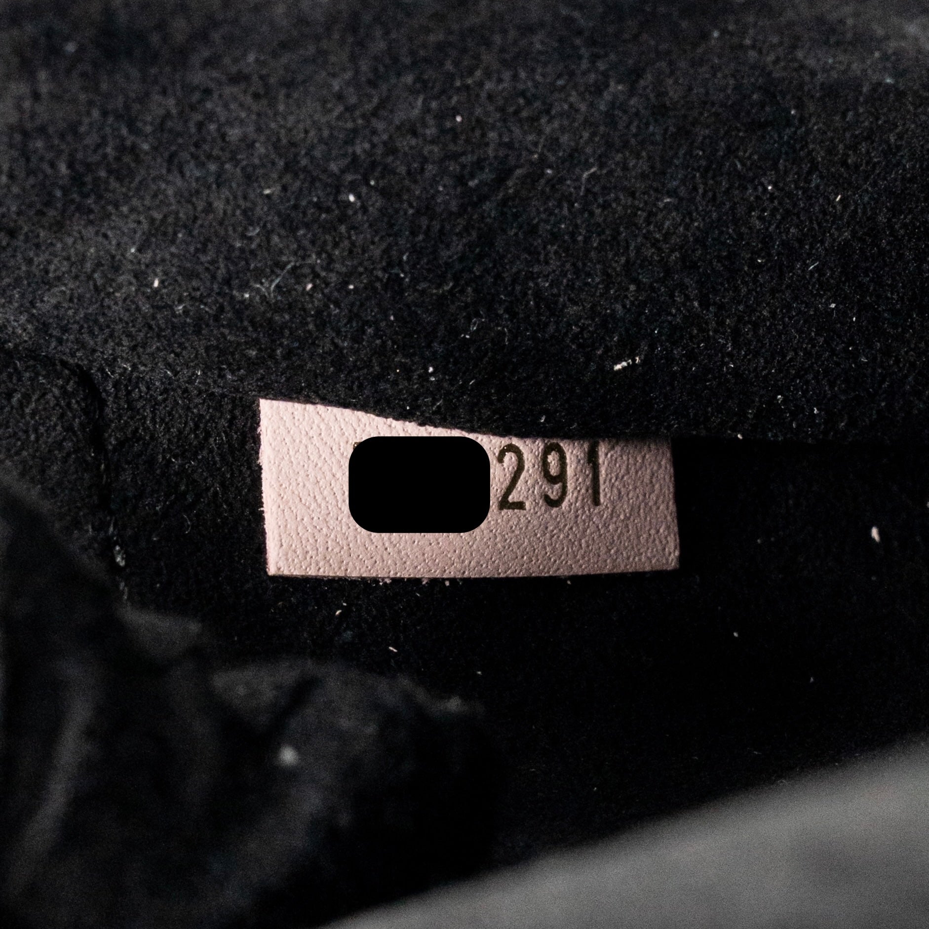 LOUIS VUITTON TWIST MM EPI BLACK/PINK GHW