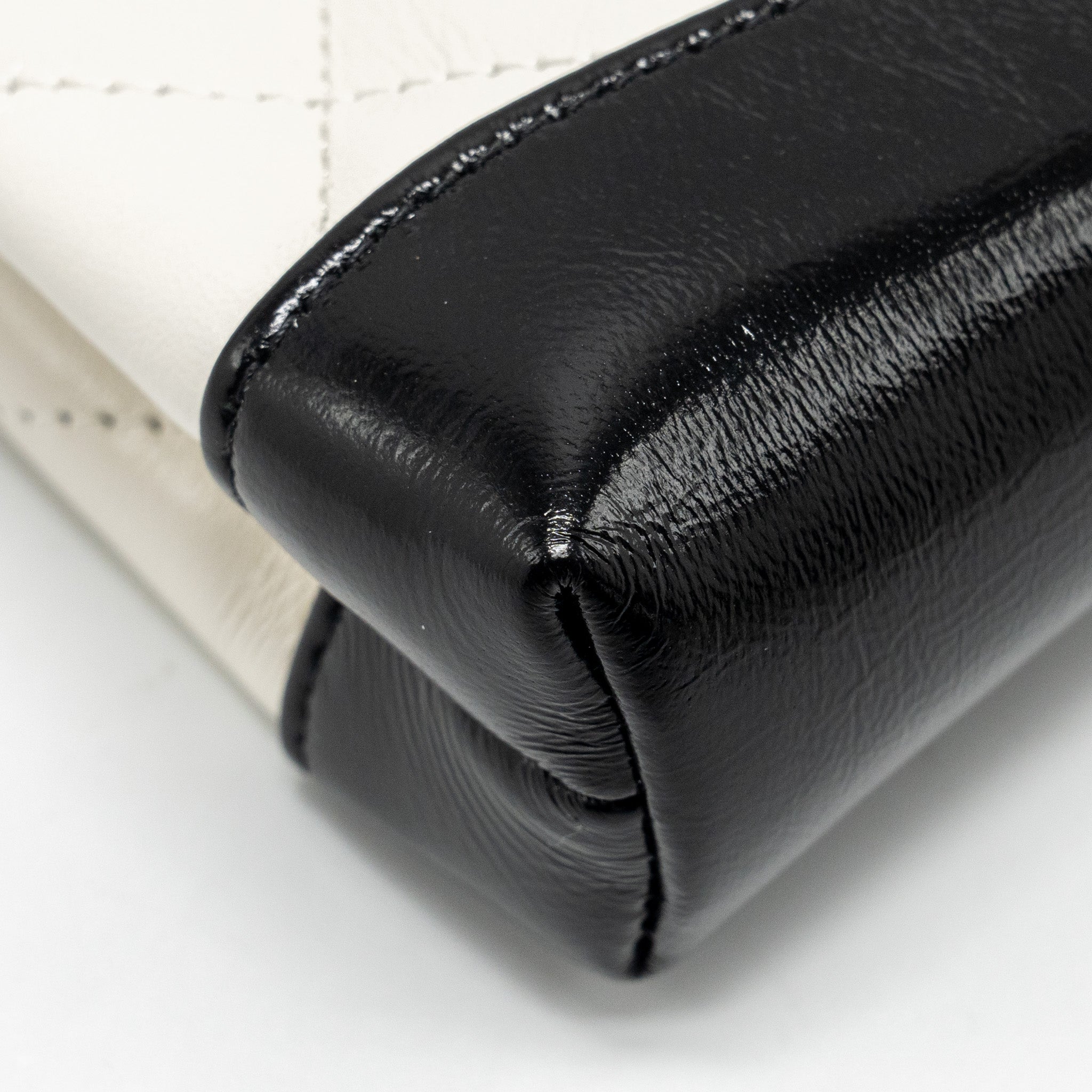 CHANEL 31 NANO CLUTCH WITH CHAIN SHINY LAMBSKIN WHITE/BLACK LGHW (MICROCHIP)