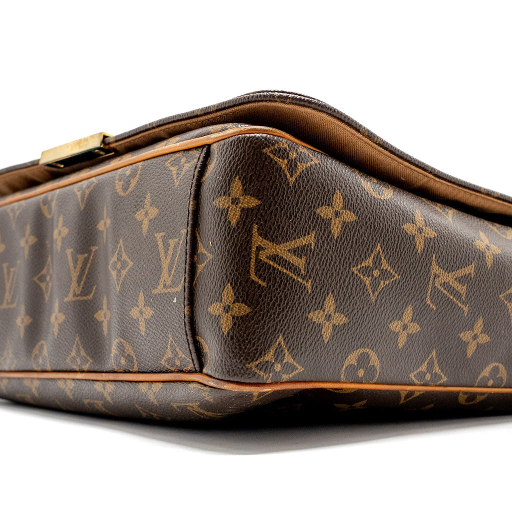 LOUIS VUITTON MEN’S MESSENGER BAG MONOGRAM CANVAS GHW
