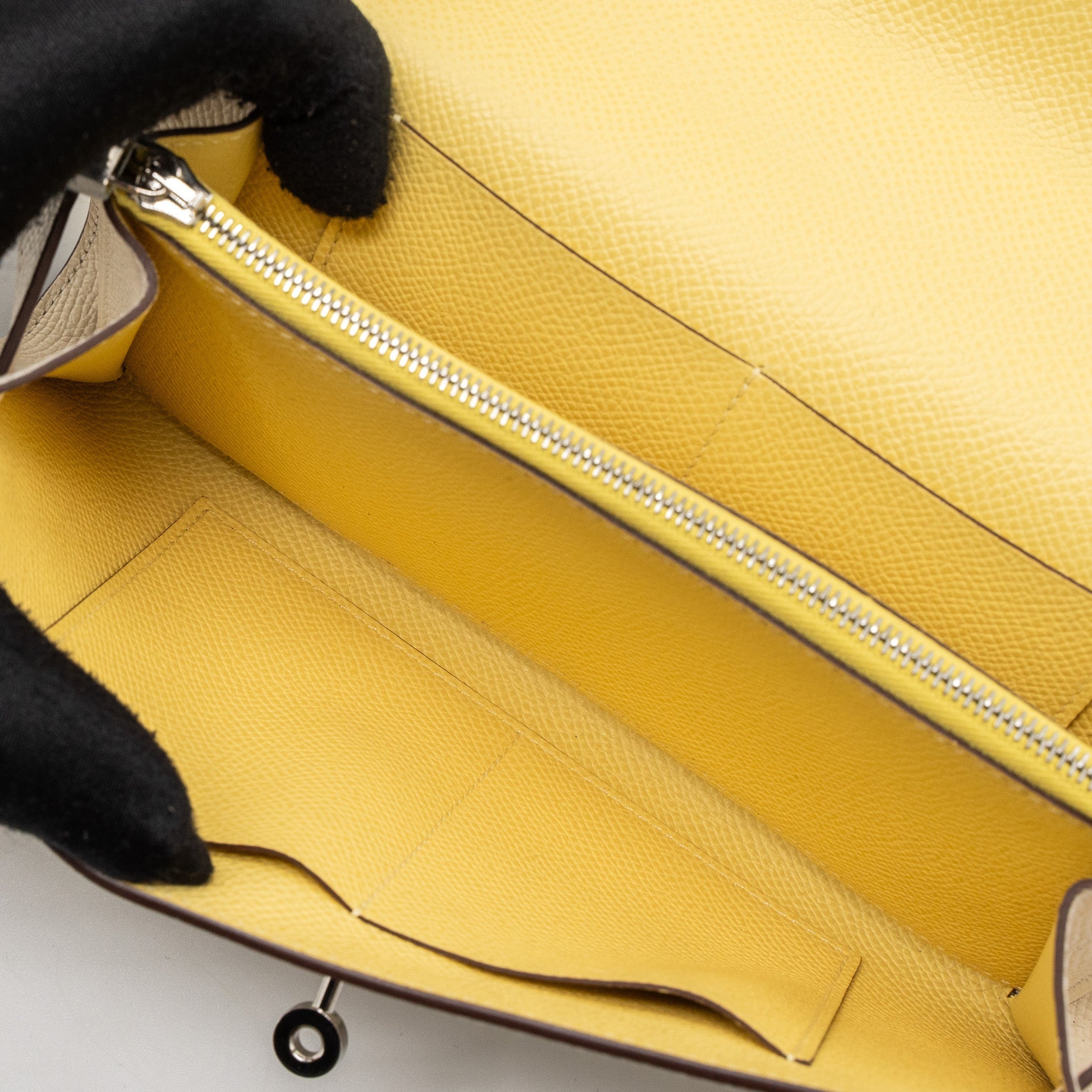 HERMES CLASSIC KELLY TO GO EPSOM NATA / JAUNE POUSSIN SHW