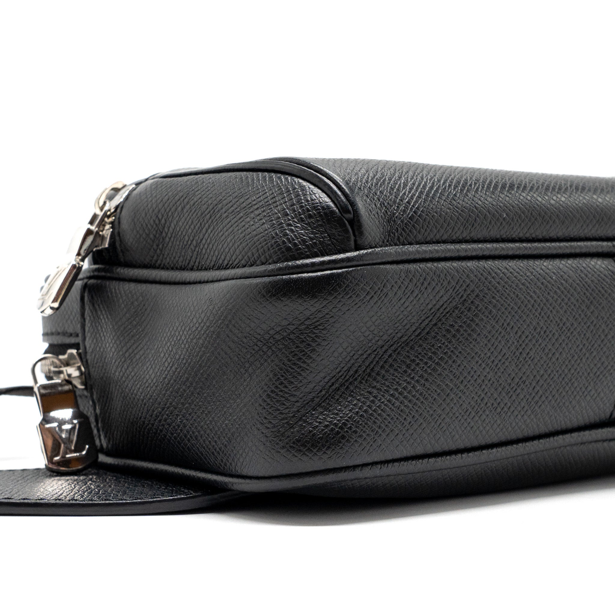 LOUIS VUITTON TAIGA BUM BAG OUTDOOR LEATHER BLACK SHW
