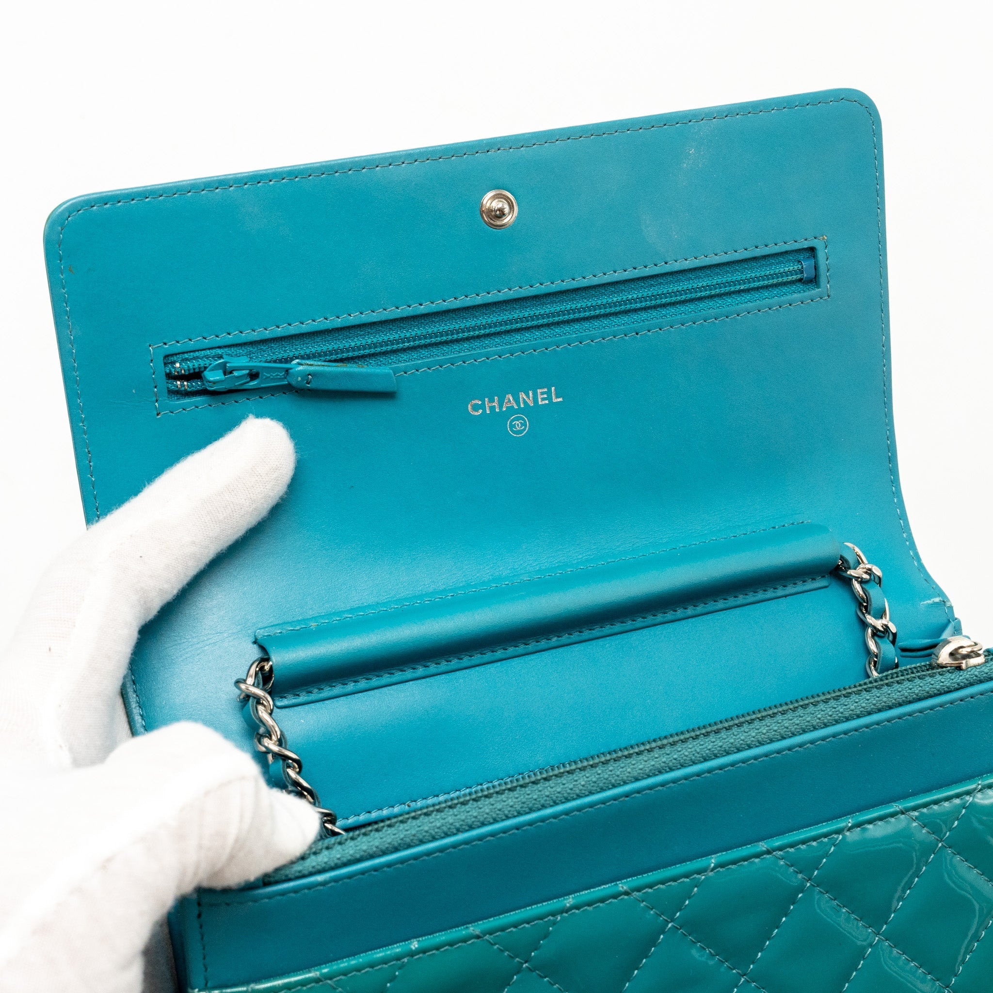 CHANEL BOY WALLET ON CHAIN PATENT GREEN SHW