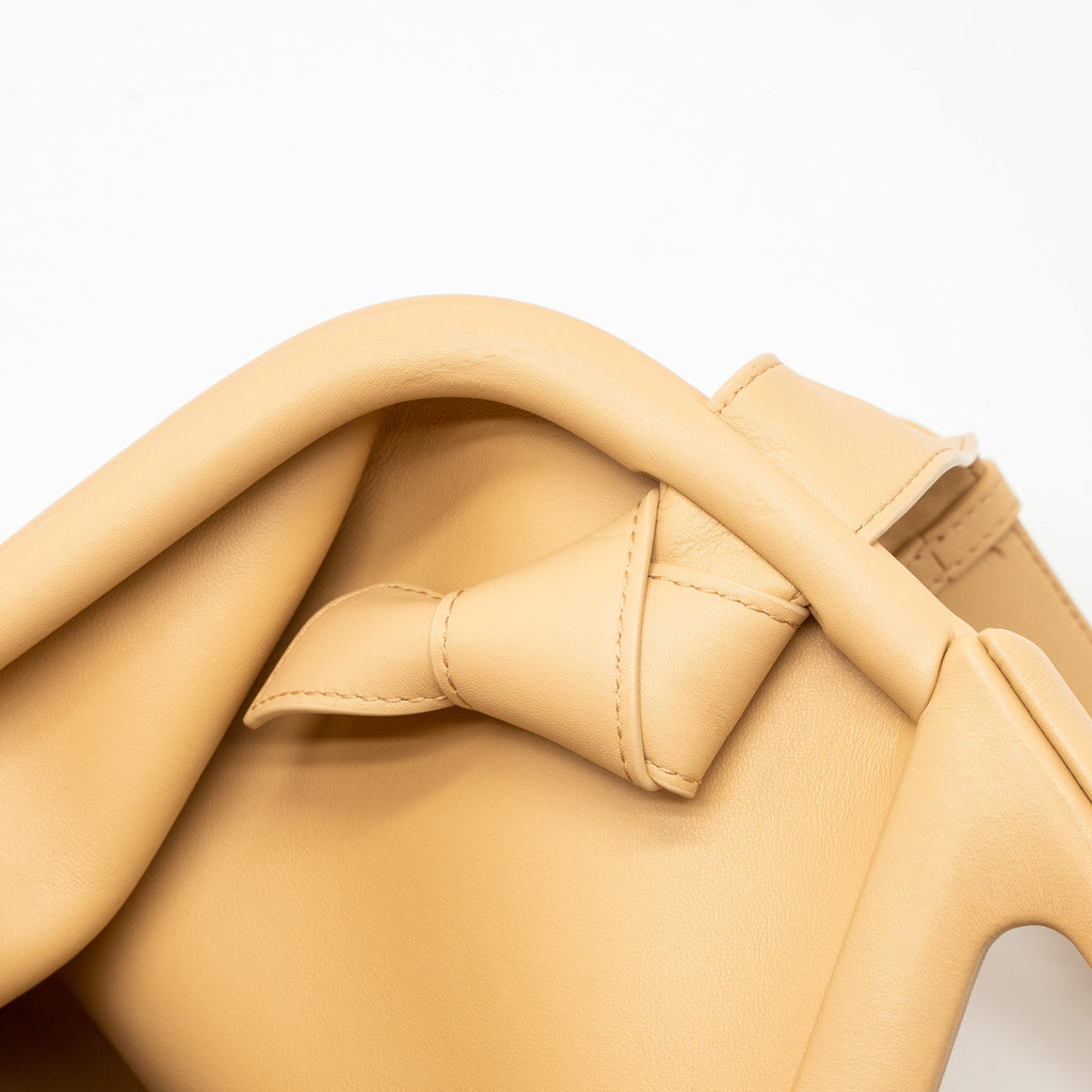 BOTTEGA VENETA POINT TOP HANDLE BAG SMOOTH NAPPA ALMOND