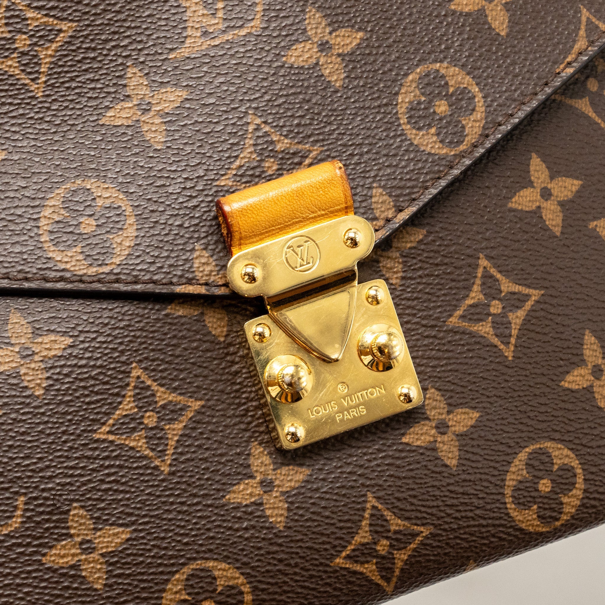 LOUIS VUITTON POCHETTE METIS MONOGRAM CANVAS GHW