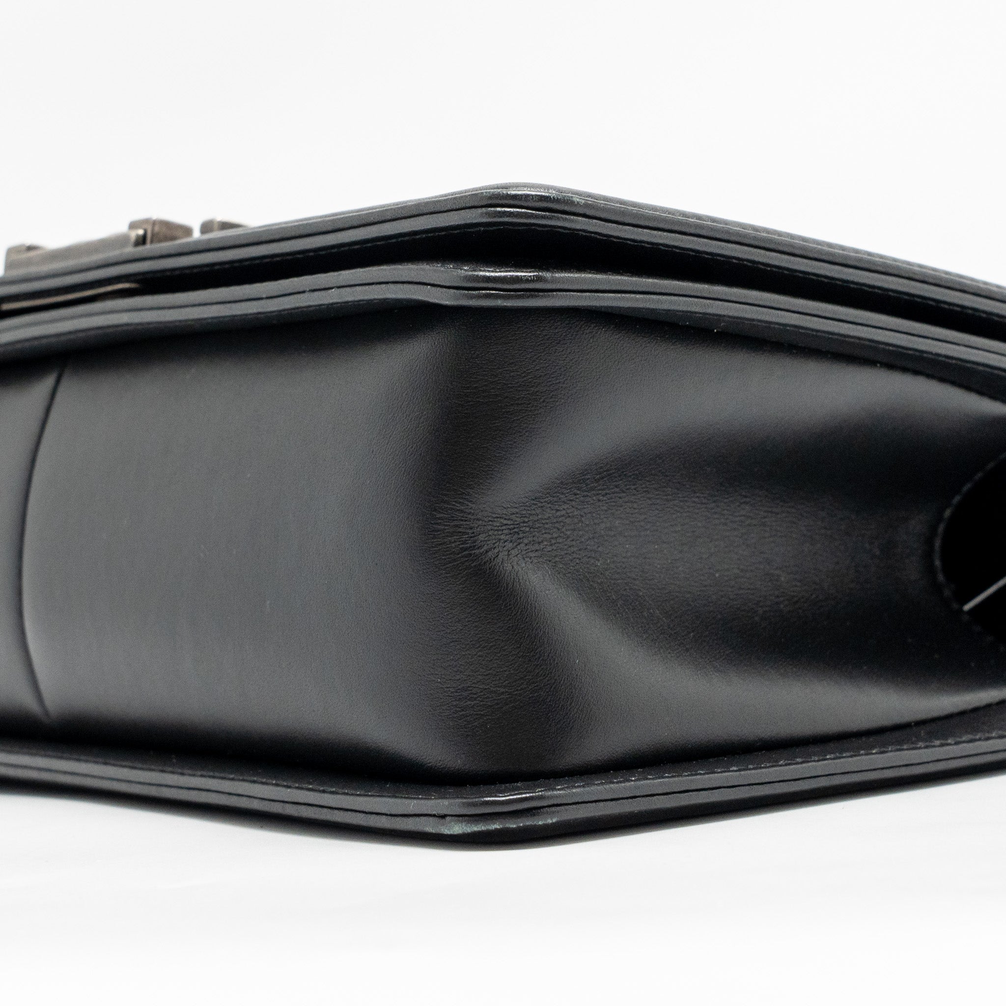 CHANEL MEDIUM BOY BAG CALFSKIN BLACK RUTHENIUM SHW